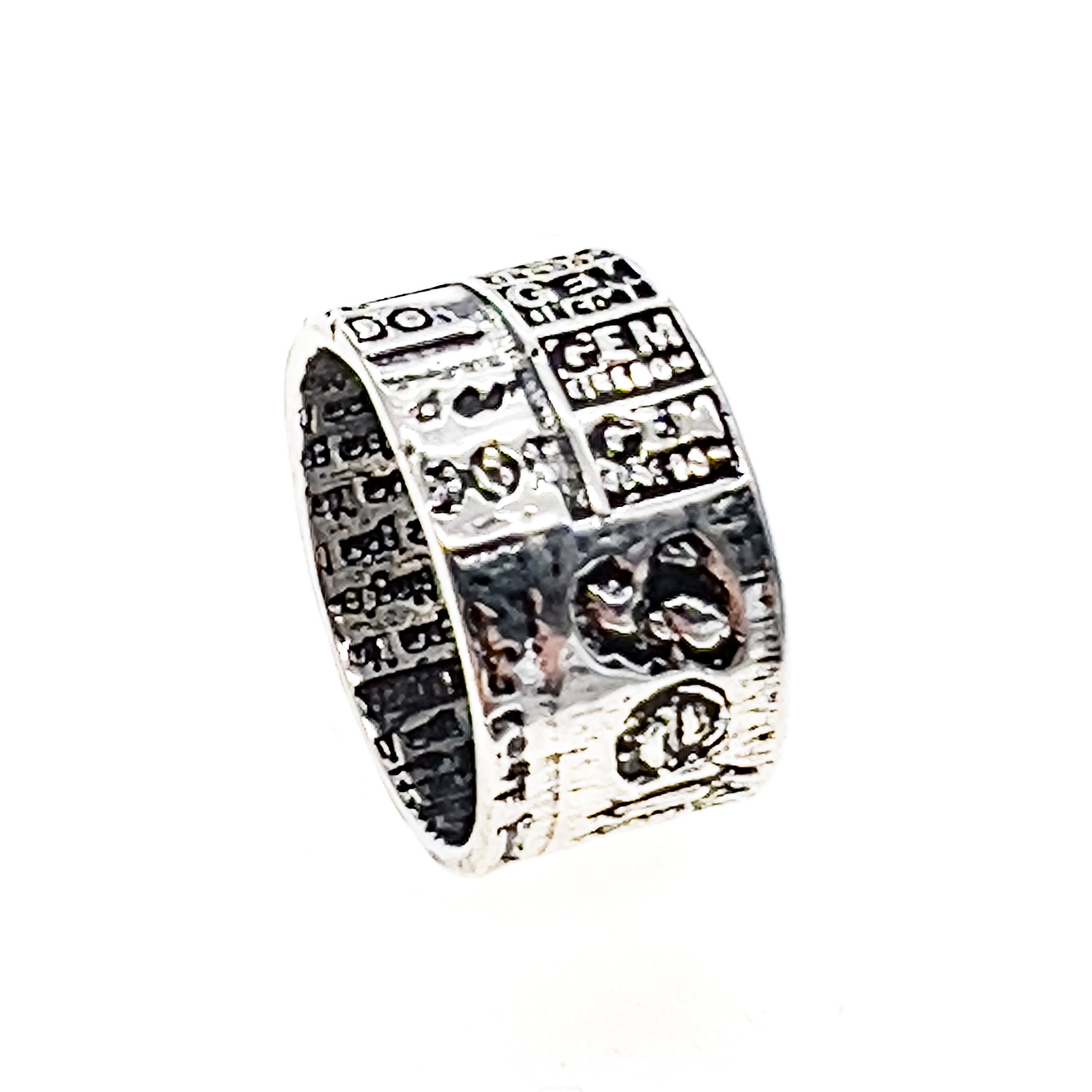R 24e09 Gem Kingdom band ring