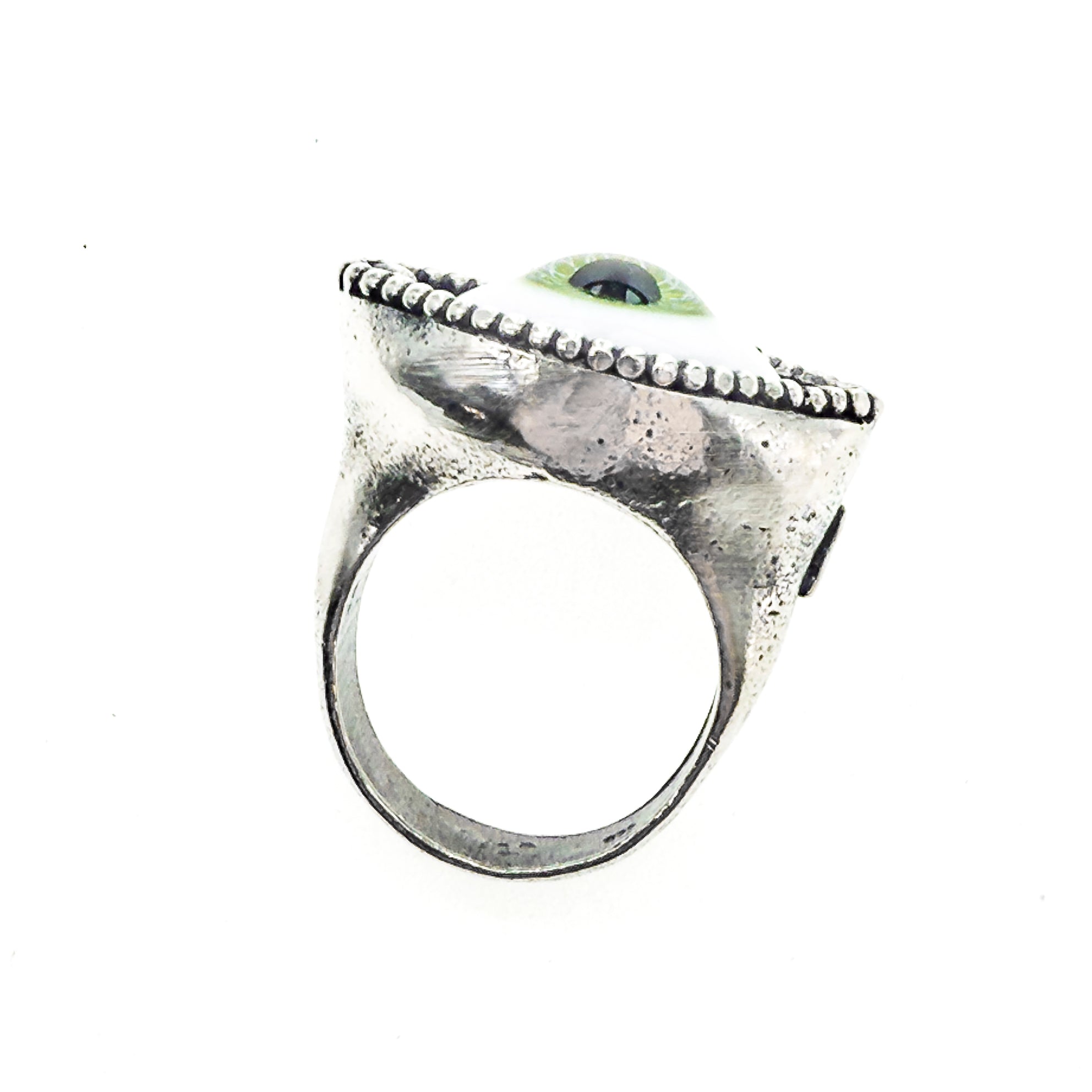 R25a04D medium green Eye Love You ring