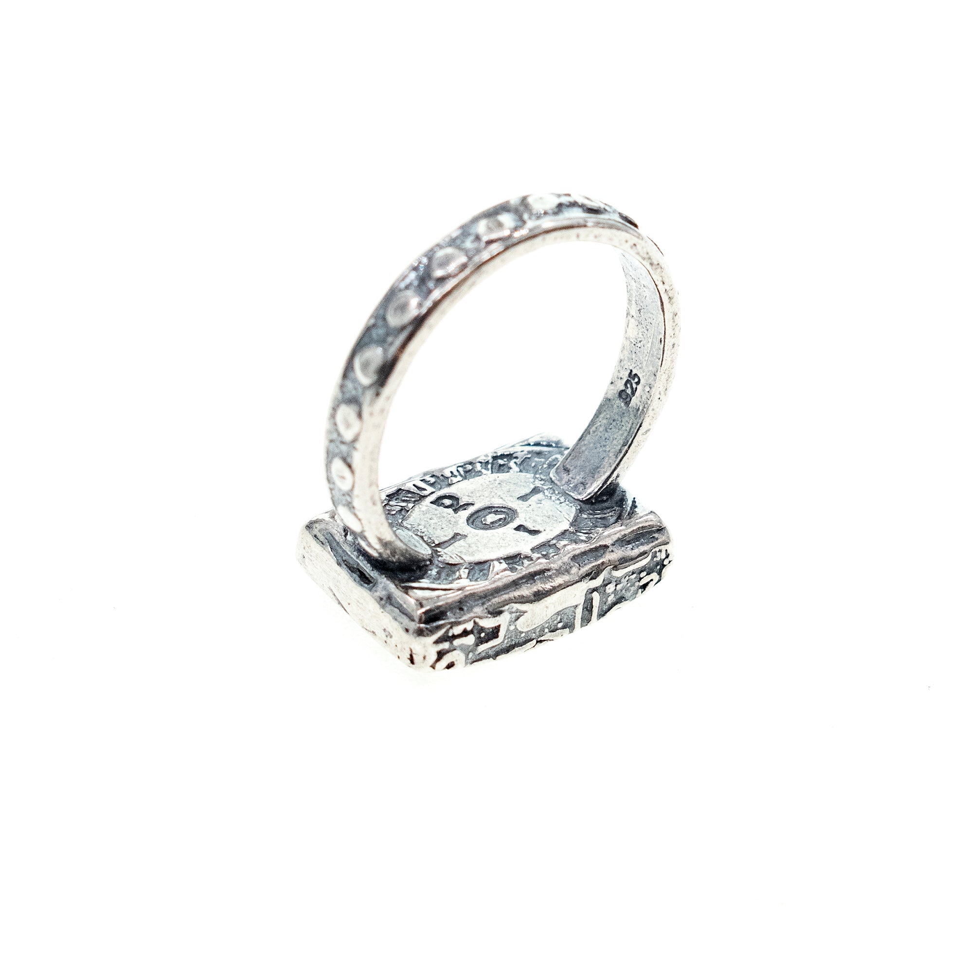 R 25b05 Checked Inlay Ring
