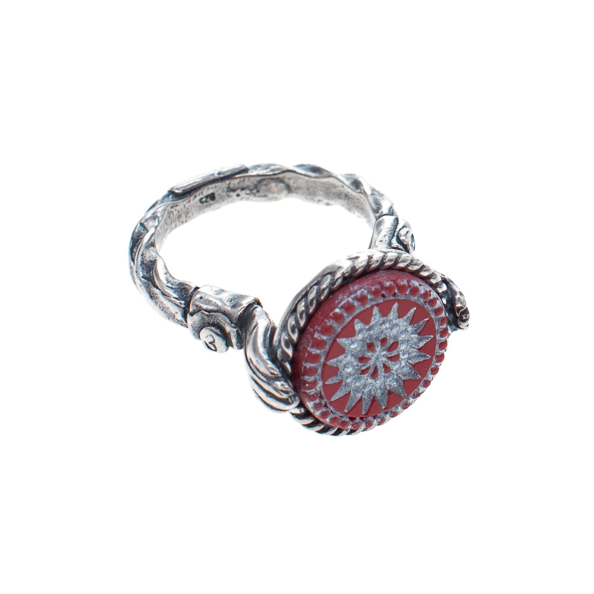 R 25e07 Red Vintage Glass Stone Ring