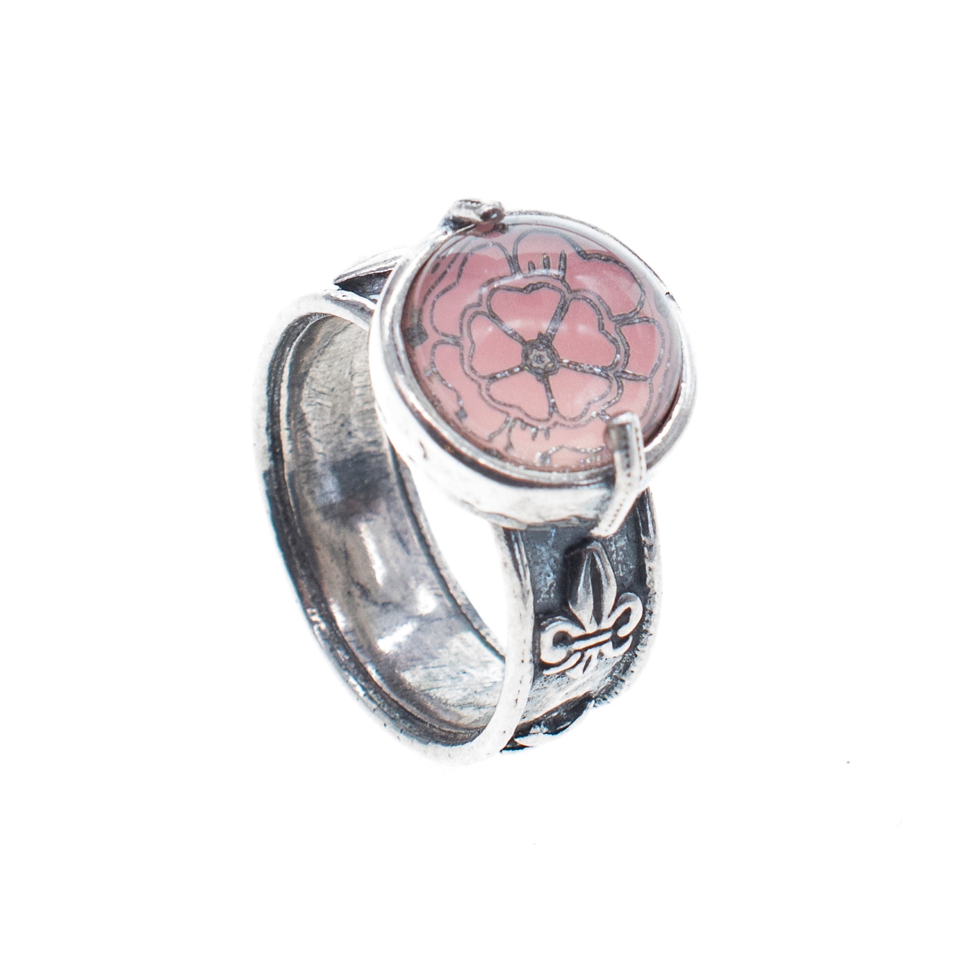 R 25e15A Pink Intaglio Ring