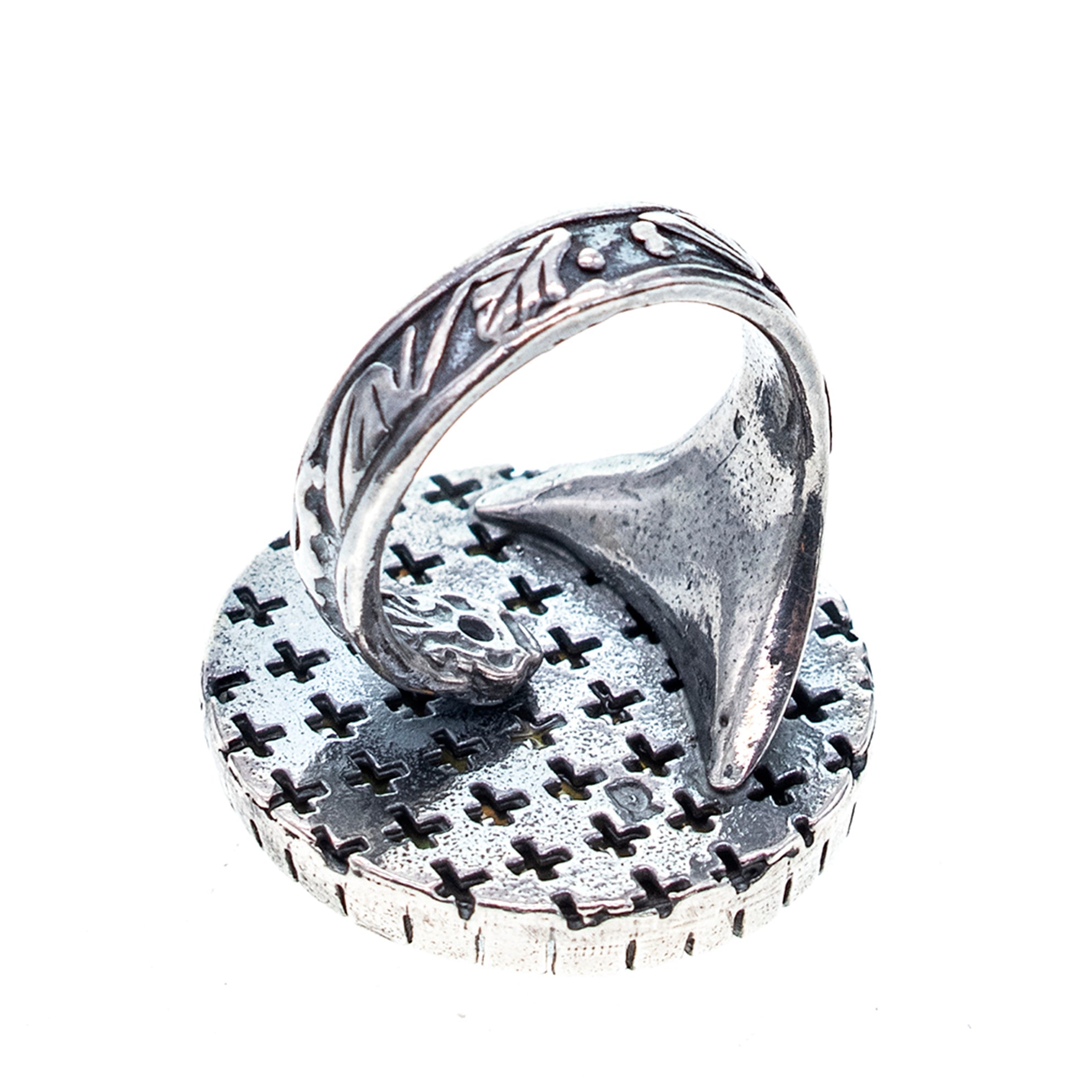 R 25f01B Grey Crystal Ring