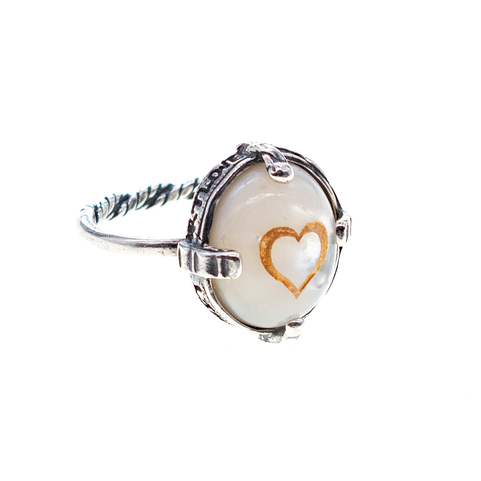 R 25h02A Mother of pearl heart ring