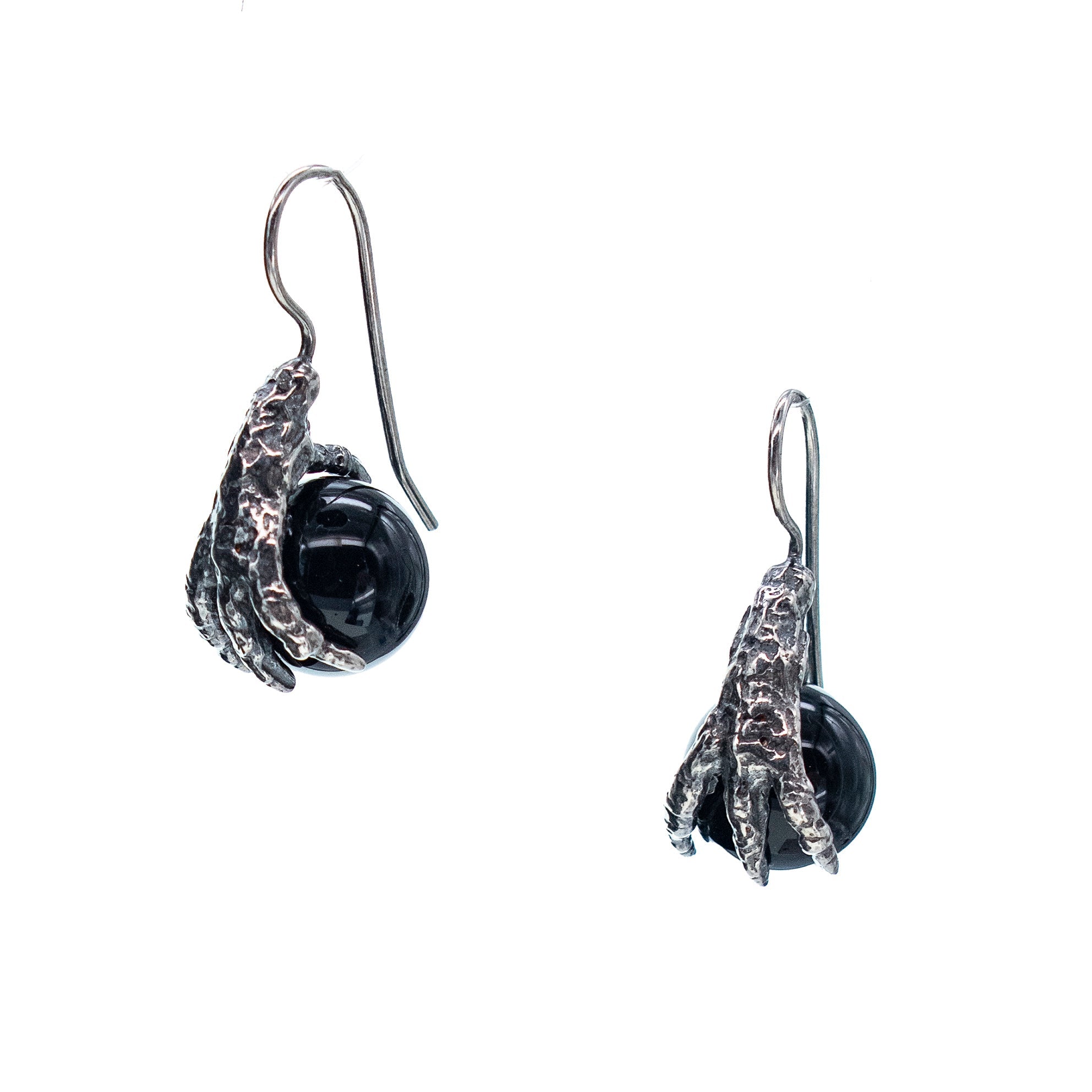 E 24d14B claw earrings black