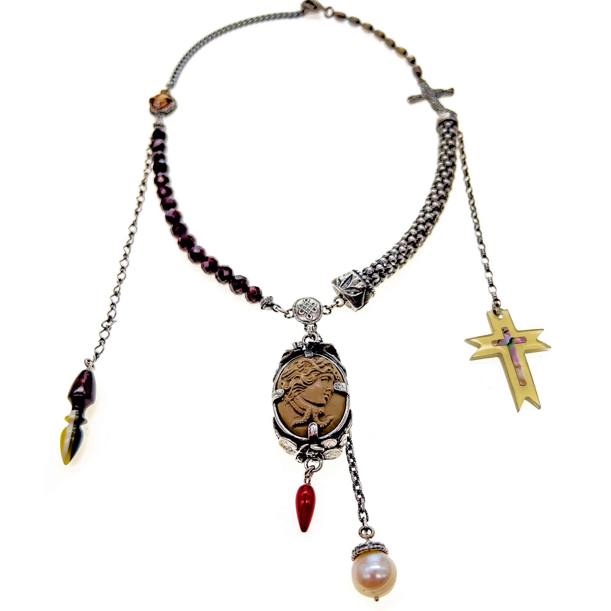 NK 24d02 Medusa Lavastone Cameo Necklace