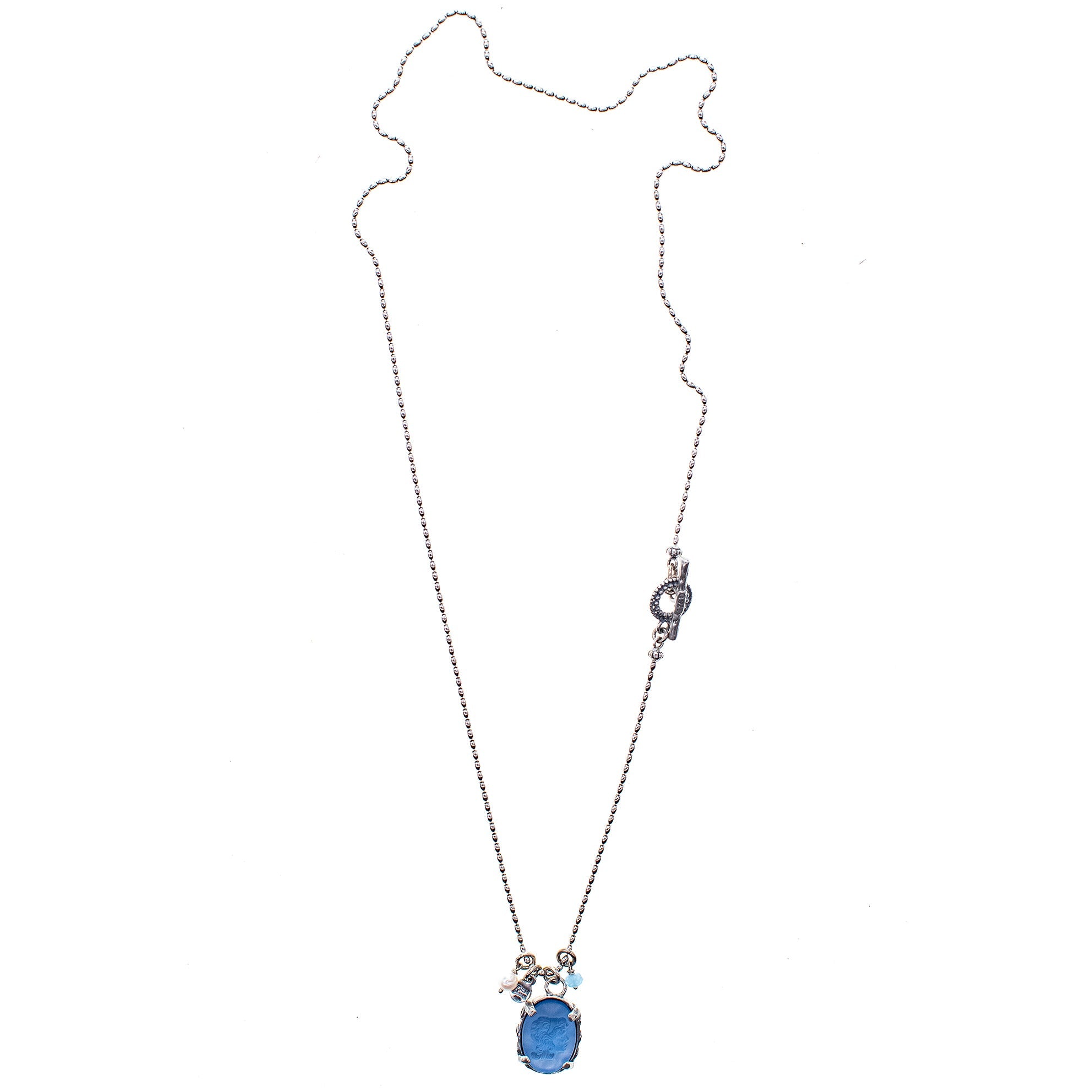 NK 25b22 Blue Cameo Pendant Necklace
