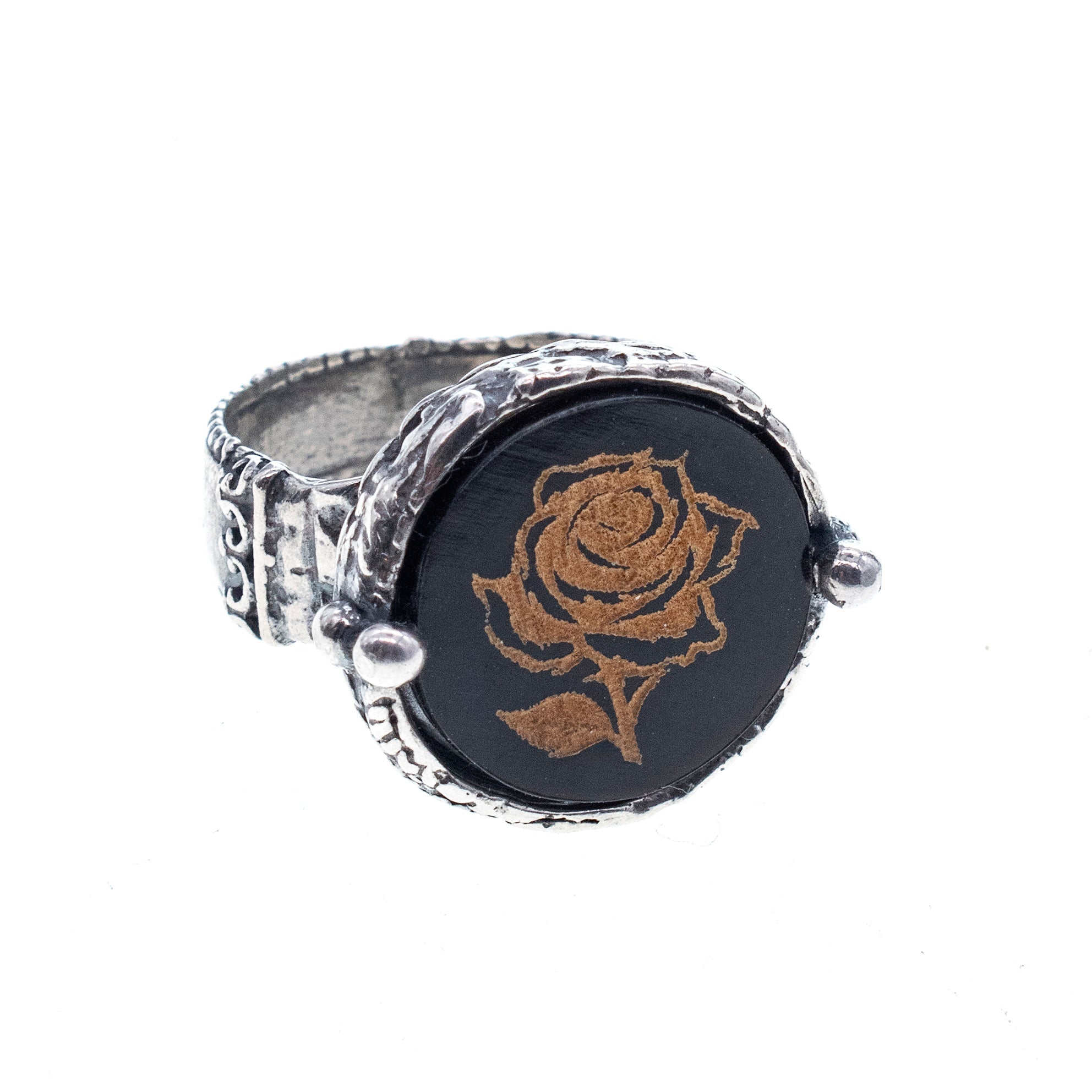 R 25h01B Midnight Rose ring
