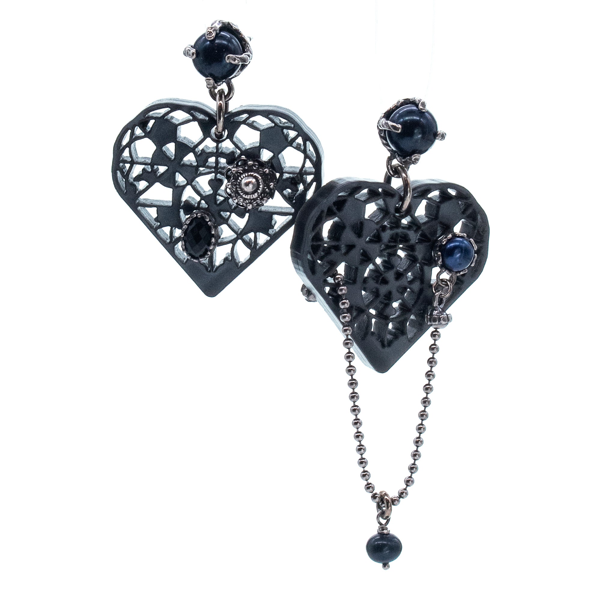 E 25h02B black Heart earrings