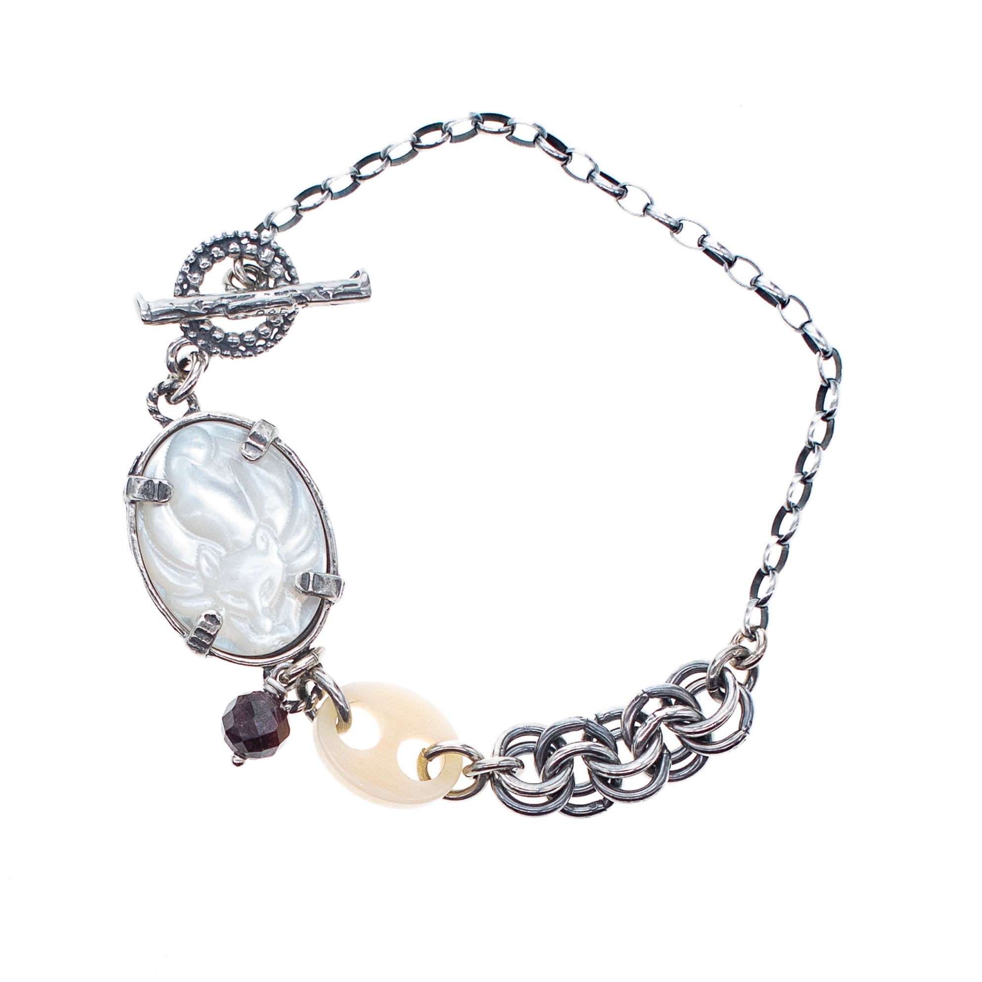 B 26a09A White Mother of Pearl Cameo "Fox" Bracelet