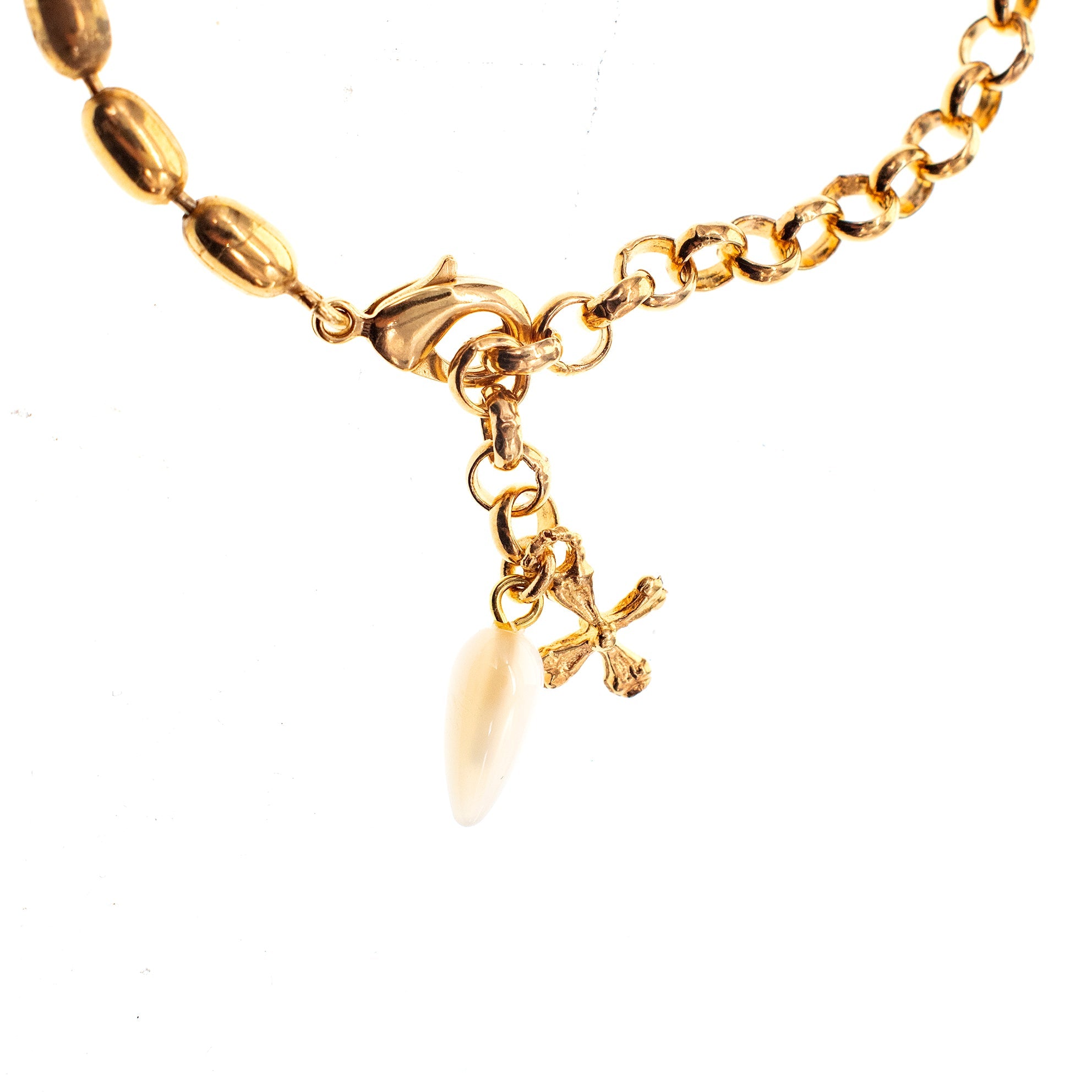 B 26g07 White royal orb bracelet