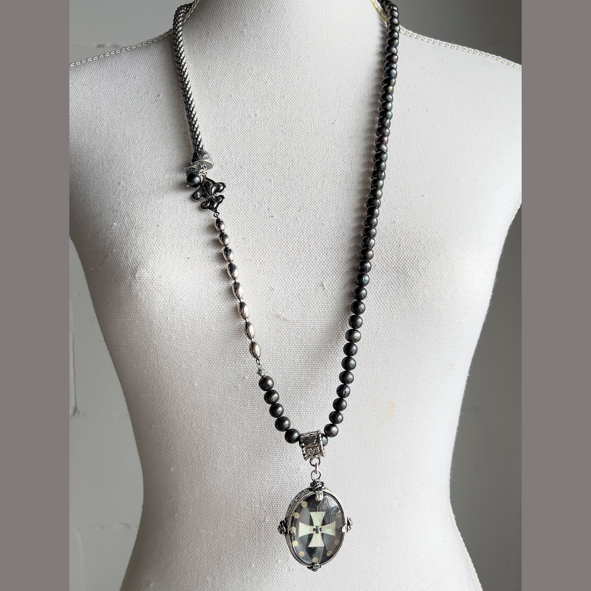CH 233B Fleur de Lis Black Pearl Necklace