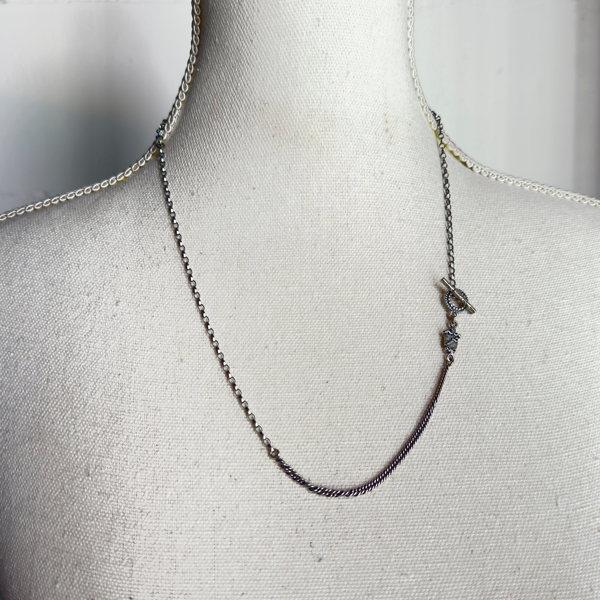 CH 239 Crest sterling Silver Chain Necklace