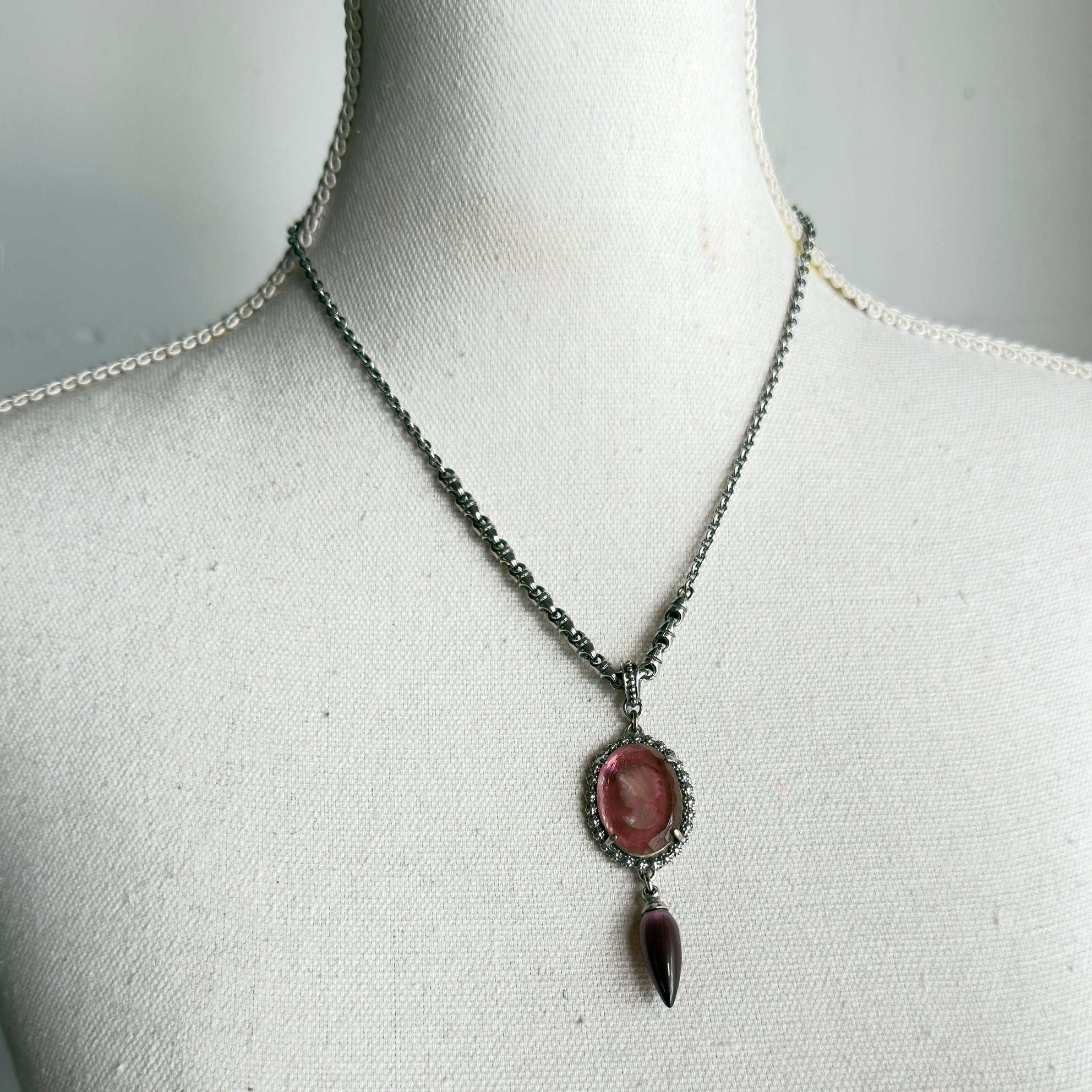 P 25e03 Mauve Pink Vintage Cameo Pendant