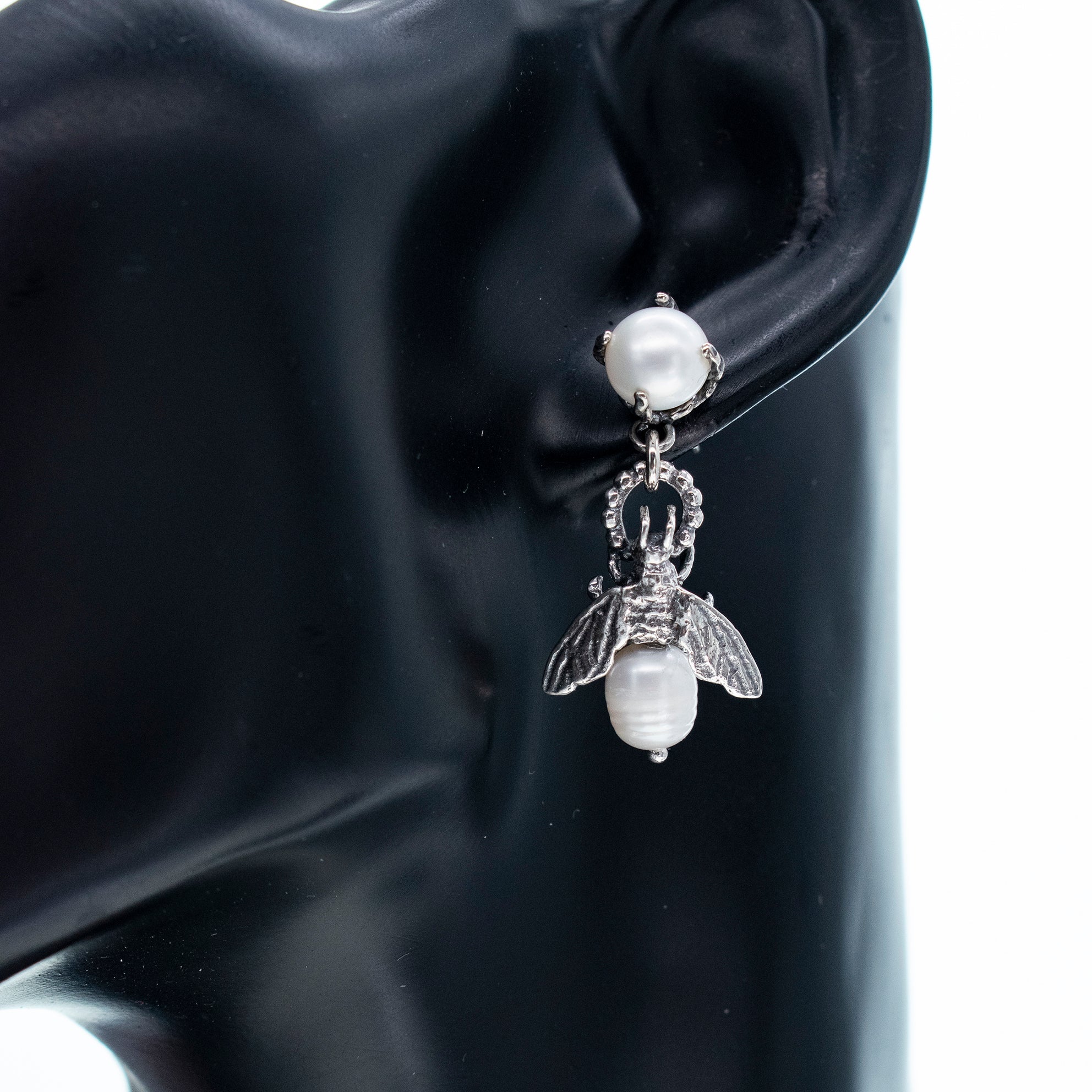 E 24d13A bee my honey earrings white