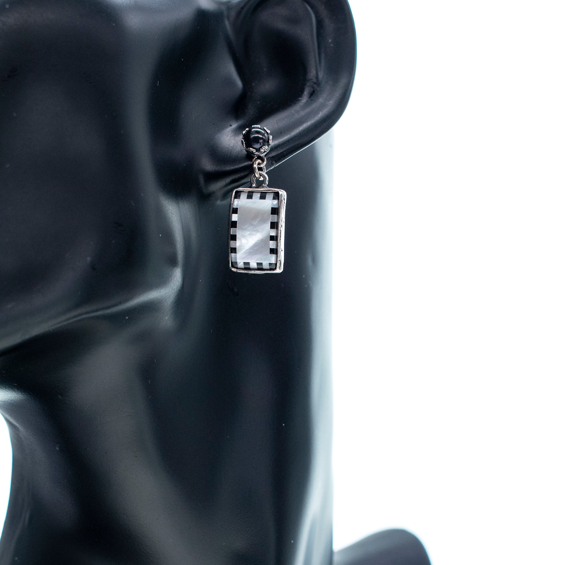 E 25b10 Black and White Checked Earrings