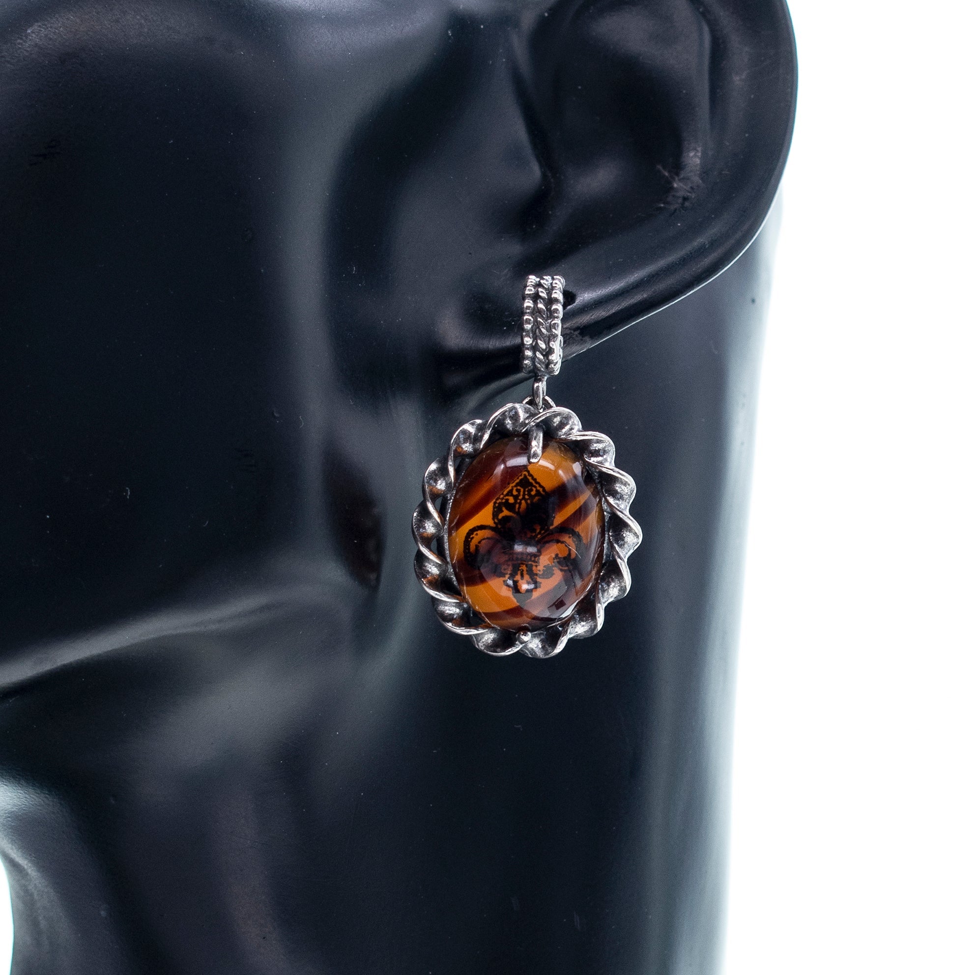 E 25e01 turtle Fleur-de-Lis Earrings
