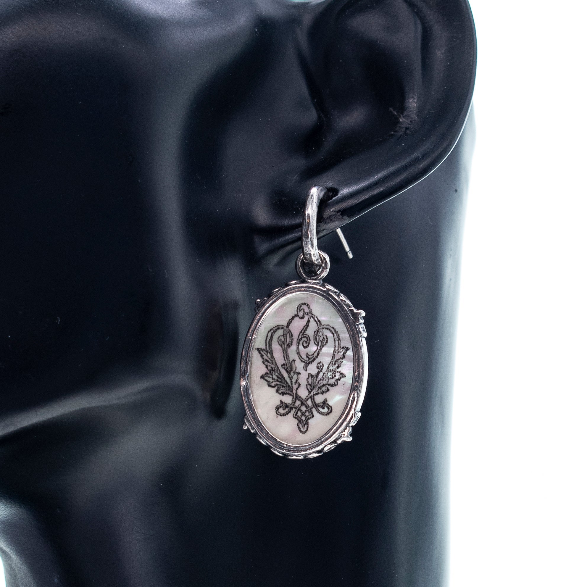 E 25e06A White Mother of Pearl Drop Earrings