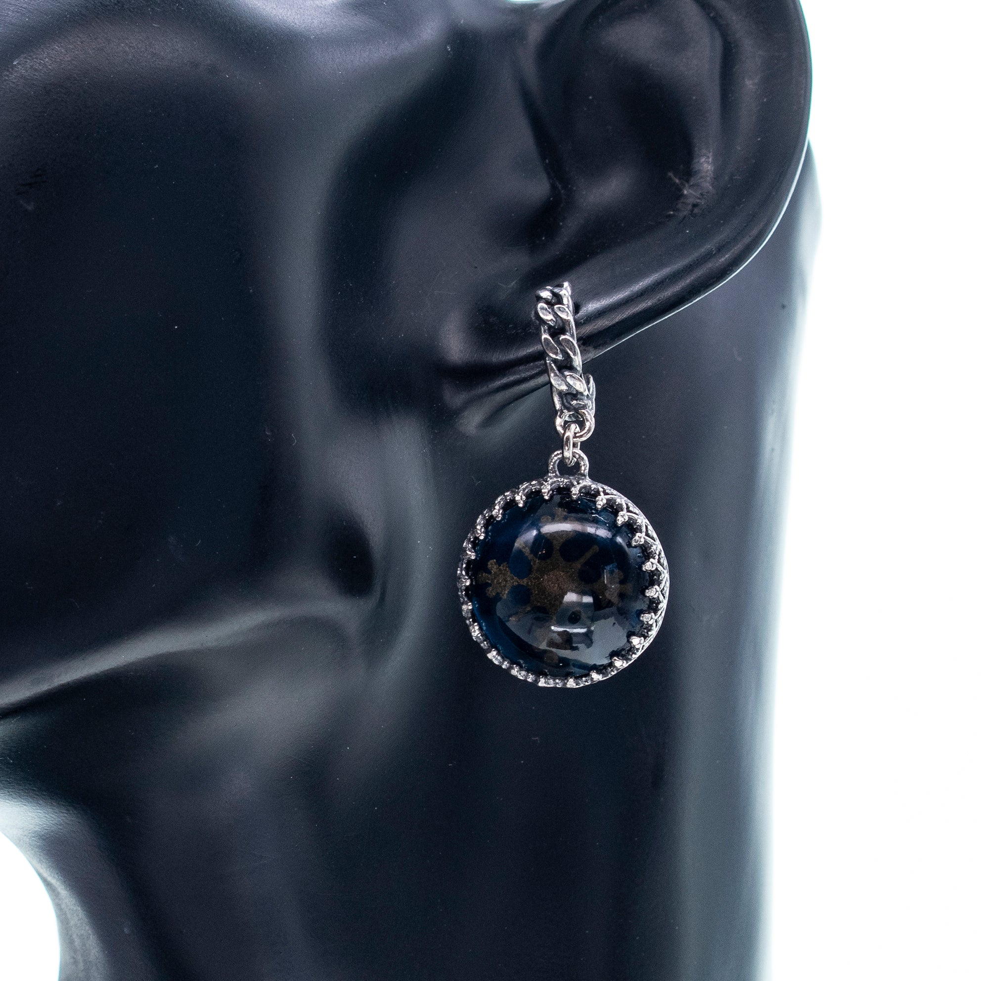 E 25e12 Dark Blue Intaglio Drop Earrings