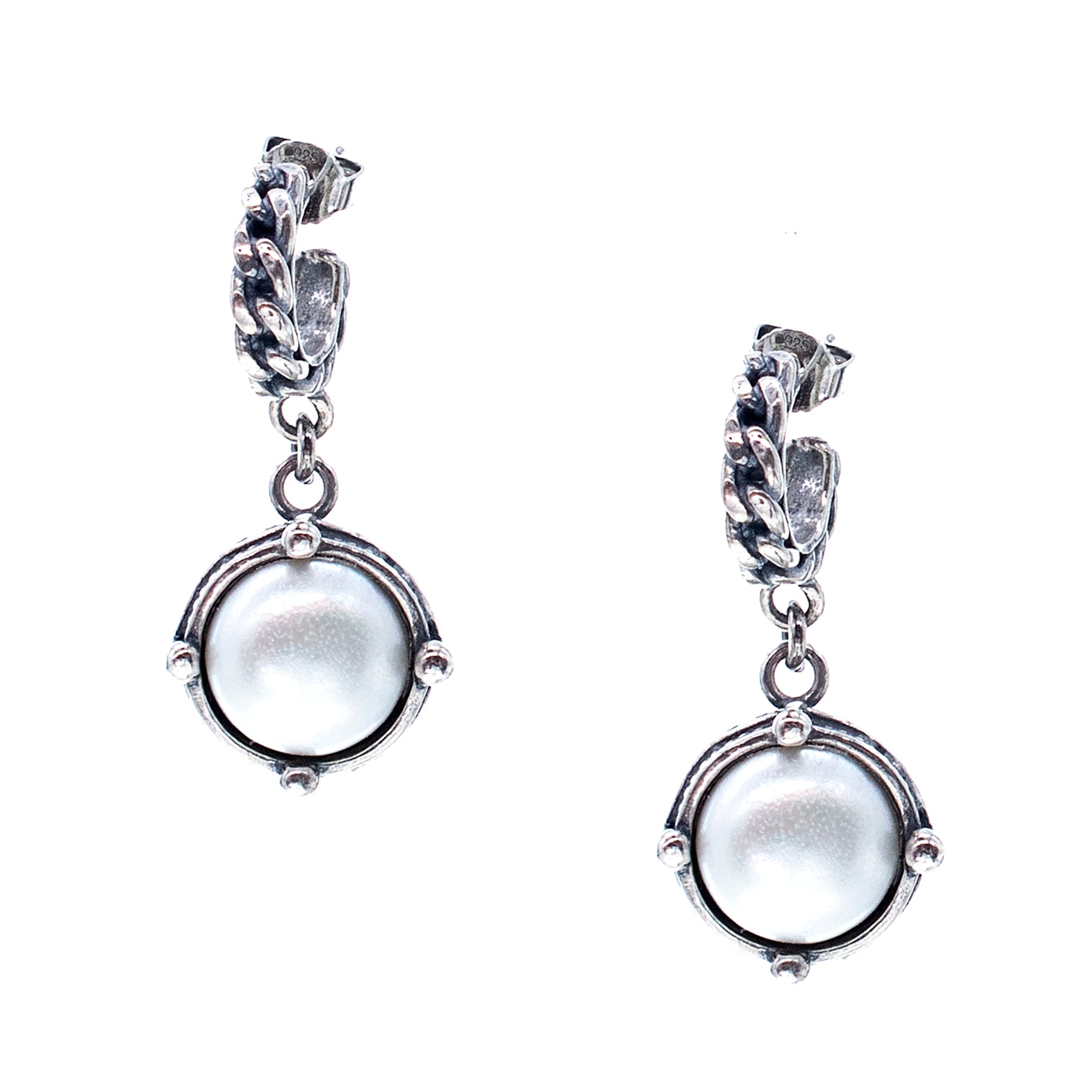 E 25f05A White Pearl Earrings