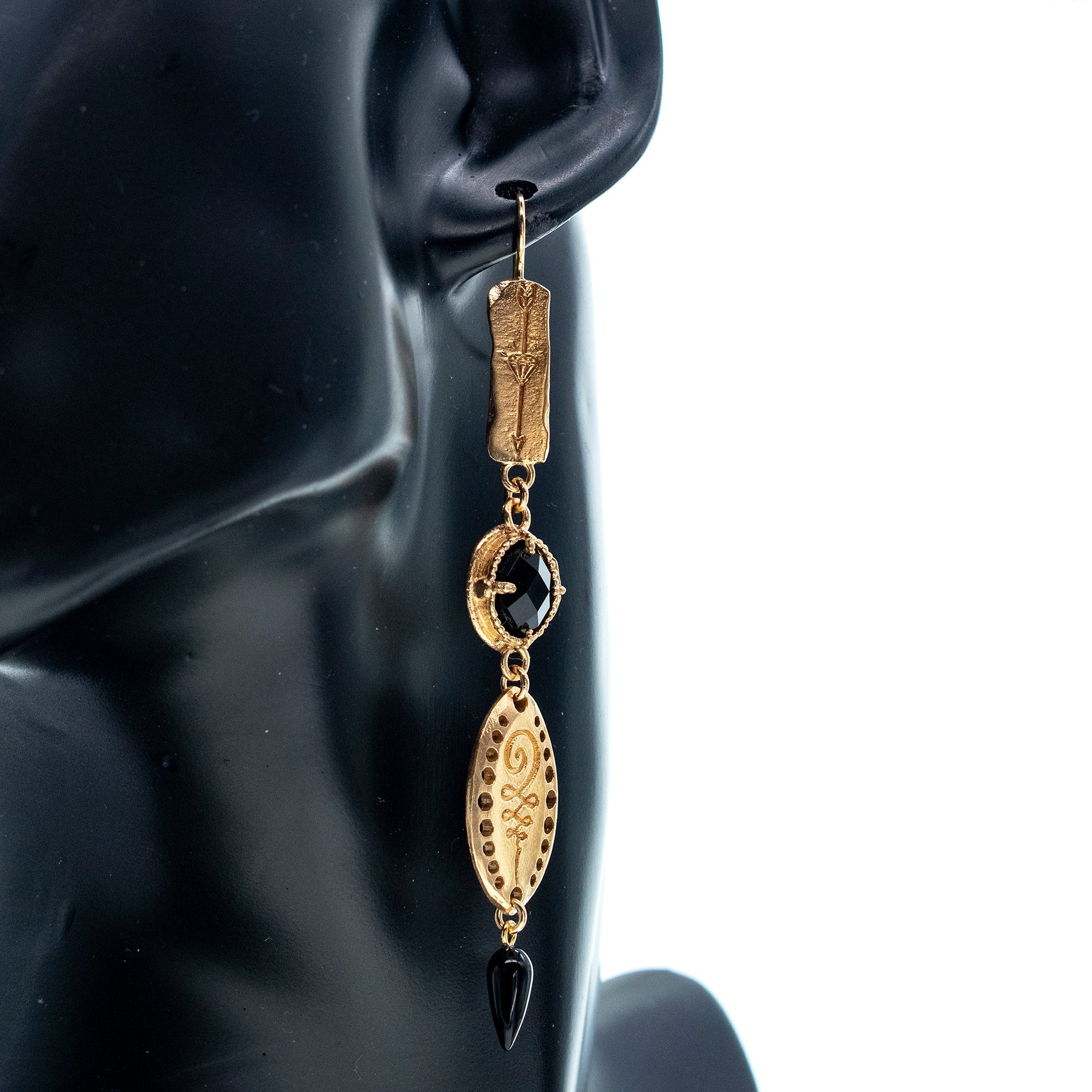 E 25g08 Tiered Charm Drop Earrings