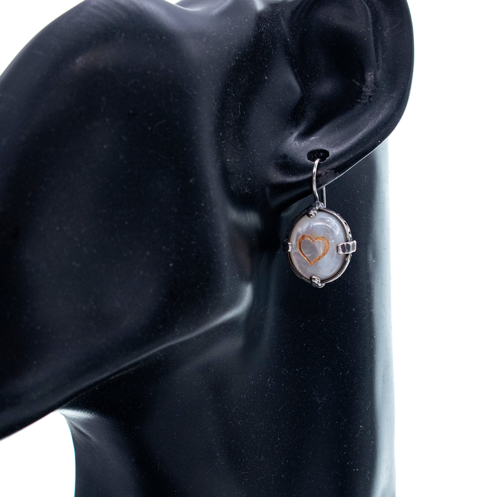 E 25h03A Mother of Pearl Heart earrings