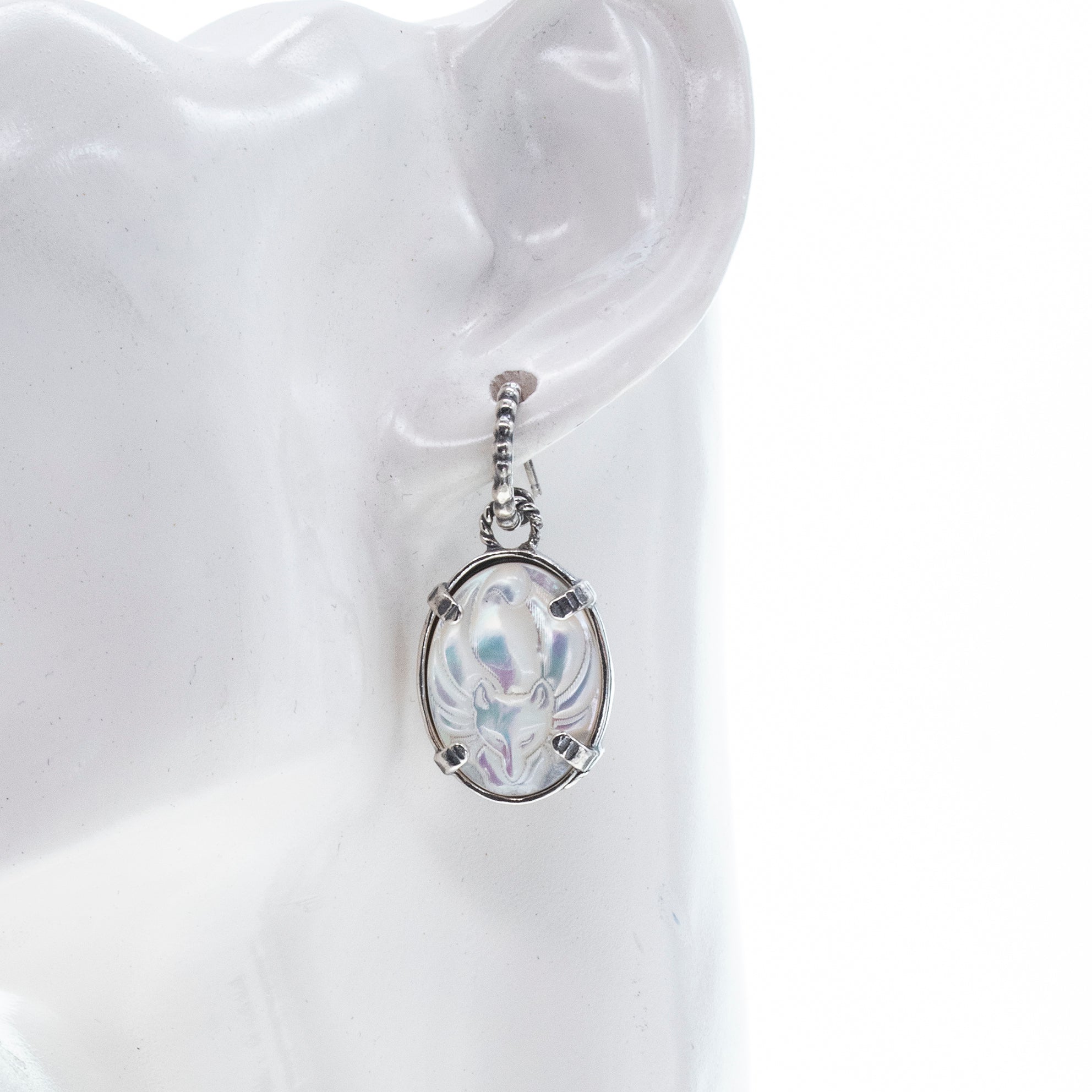 E 26a04A White Fox Cameo Pierced Hoop Earrings