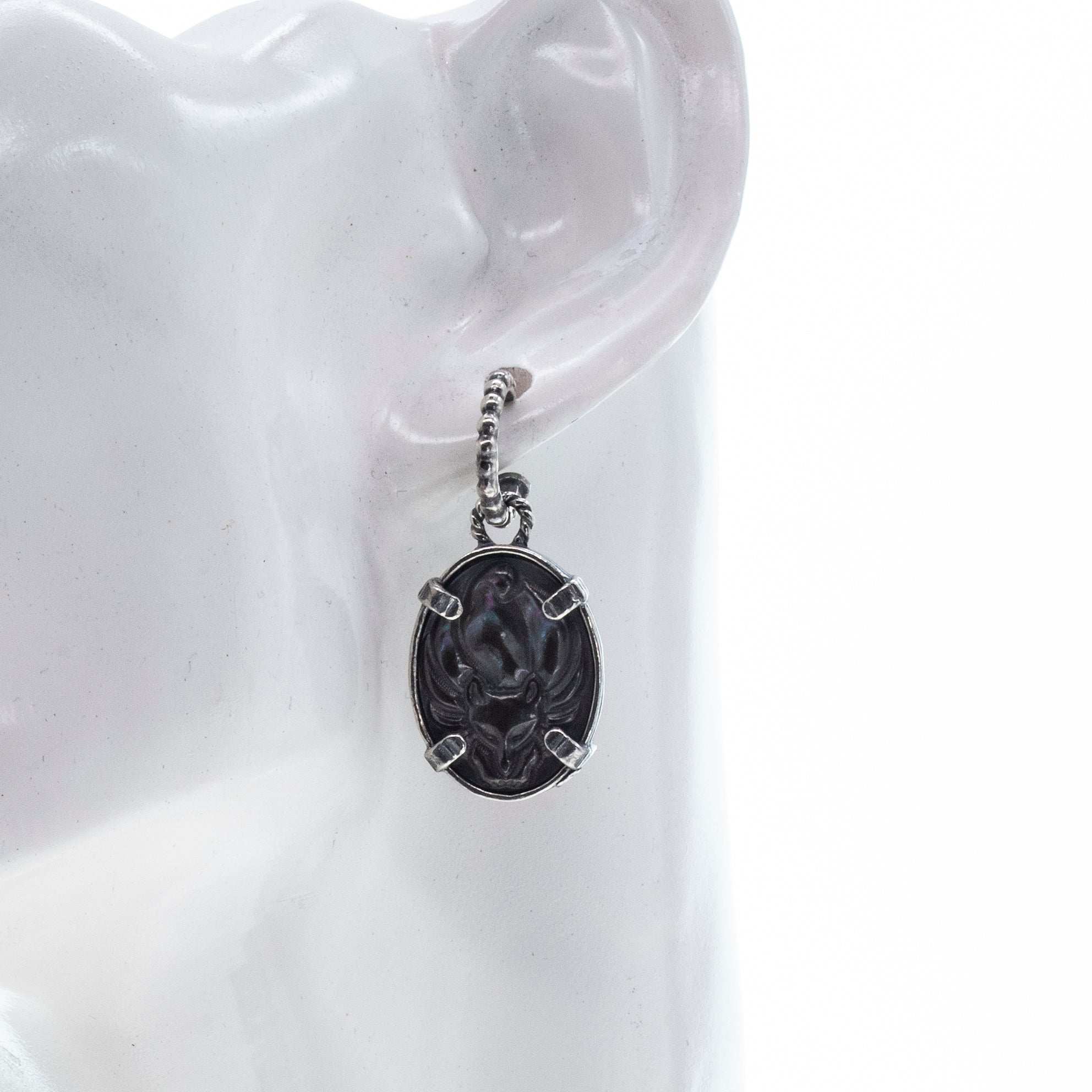 E 26a04B Black Fox Cameo Pierced Hoop Earrings