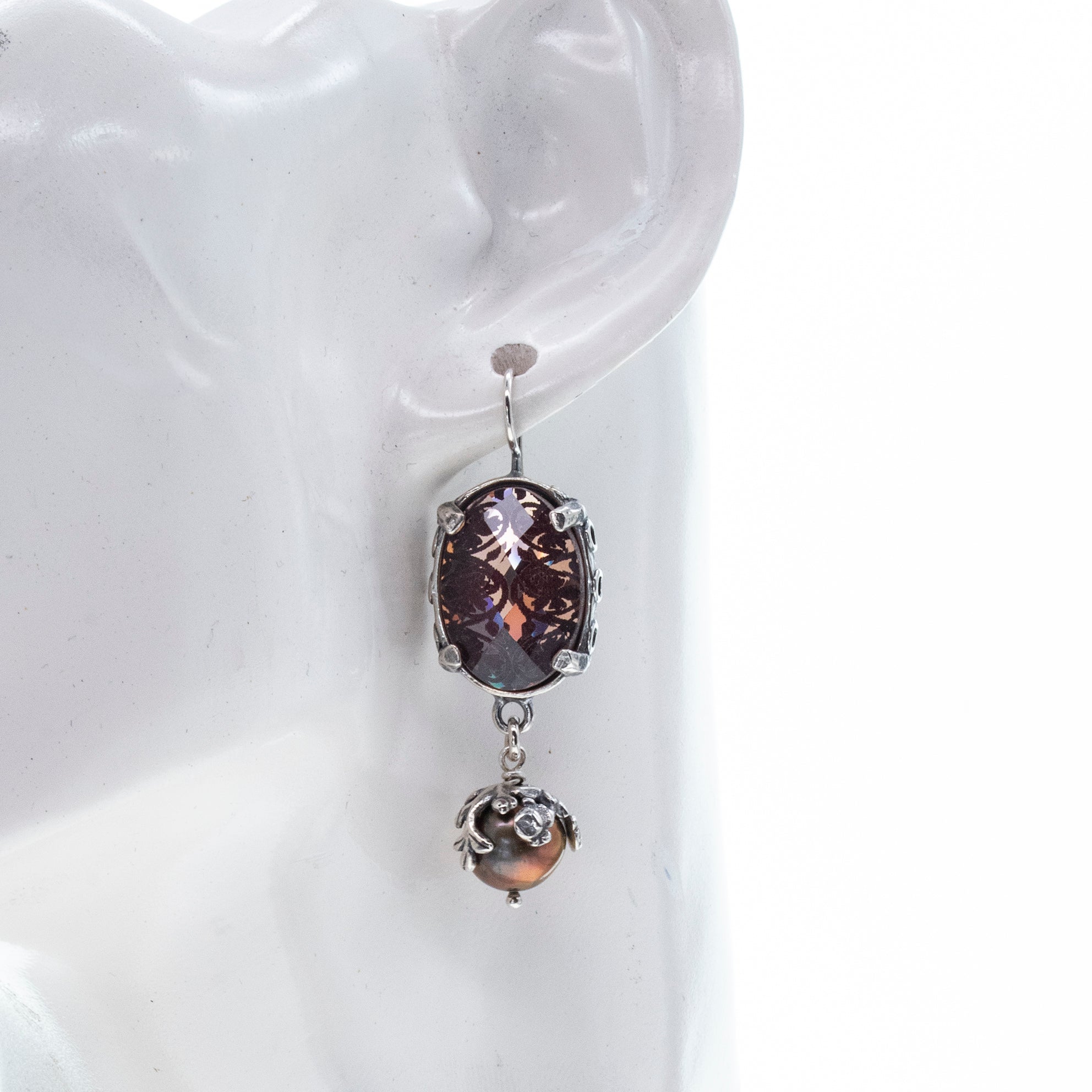 E 26a05 Intaglio Crystal & Pearl Drop Earrings