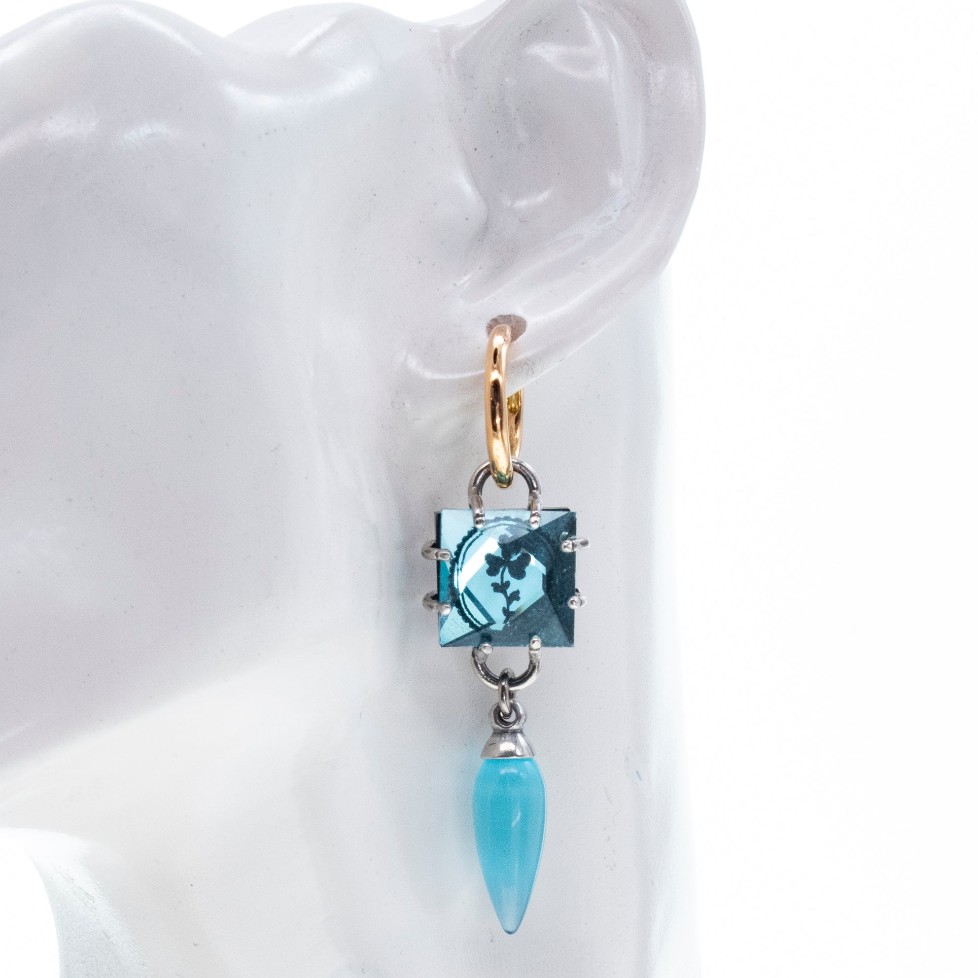E 26a10 Intaglio Blue Crystal & Tiger Eye Hoop Earrings
