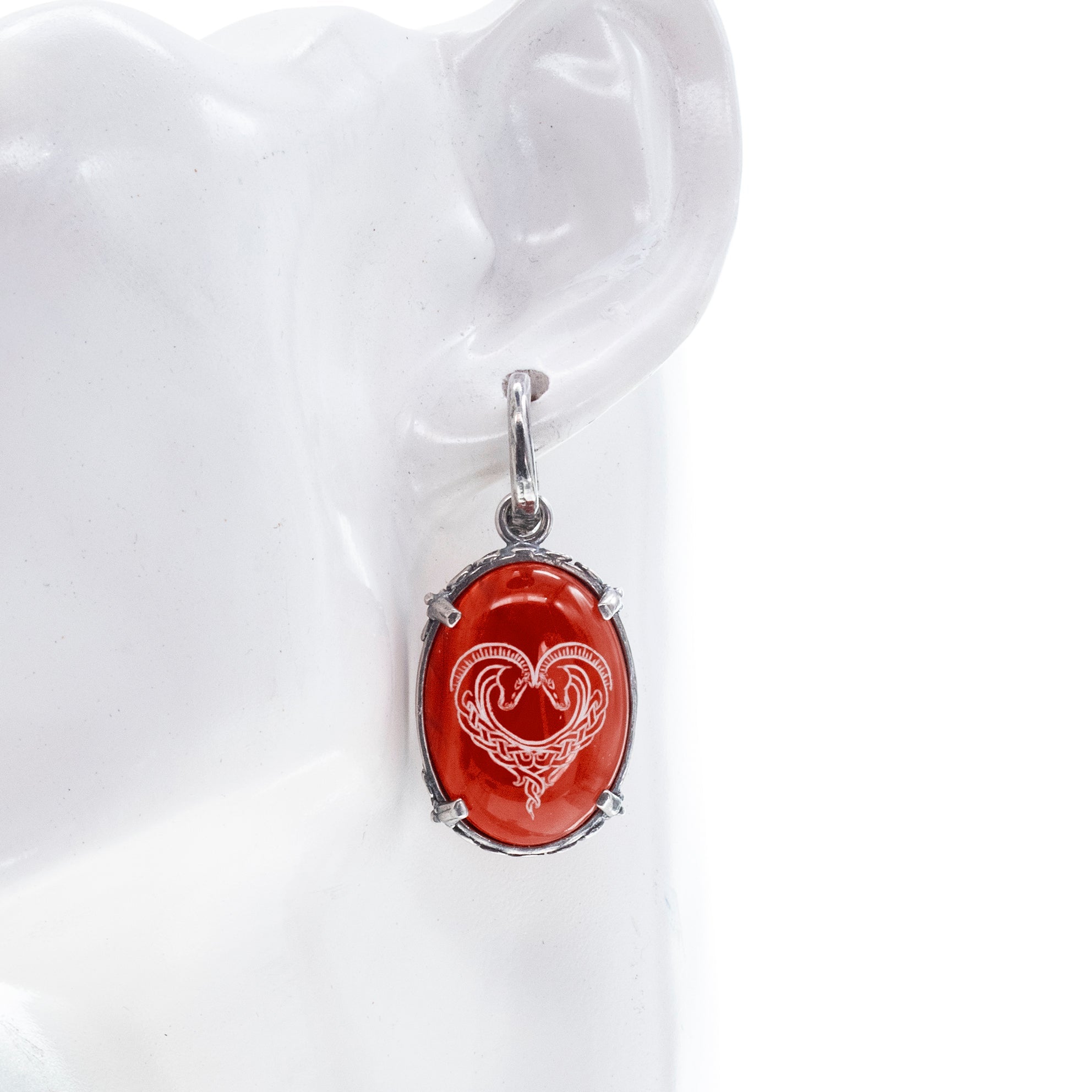 E 26a13 Heart Intaglio Carnelian Hoop Earrings