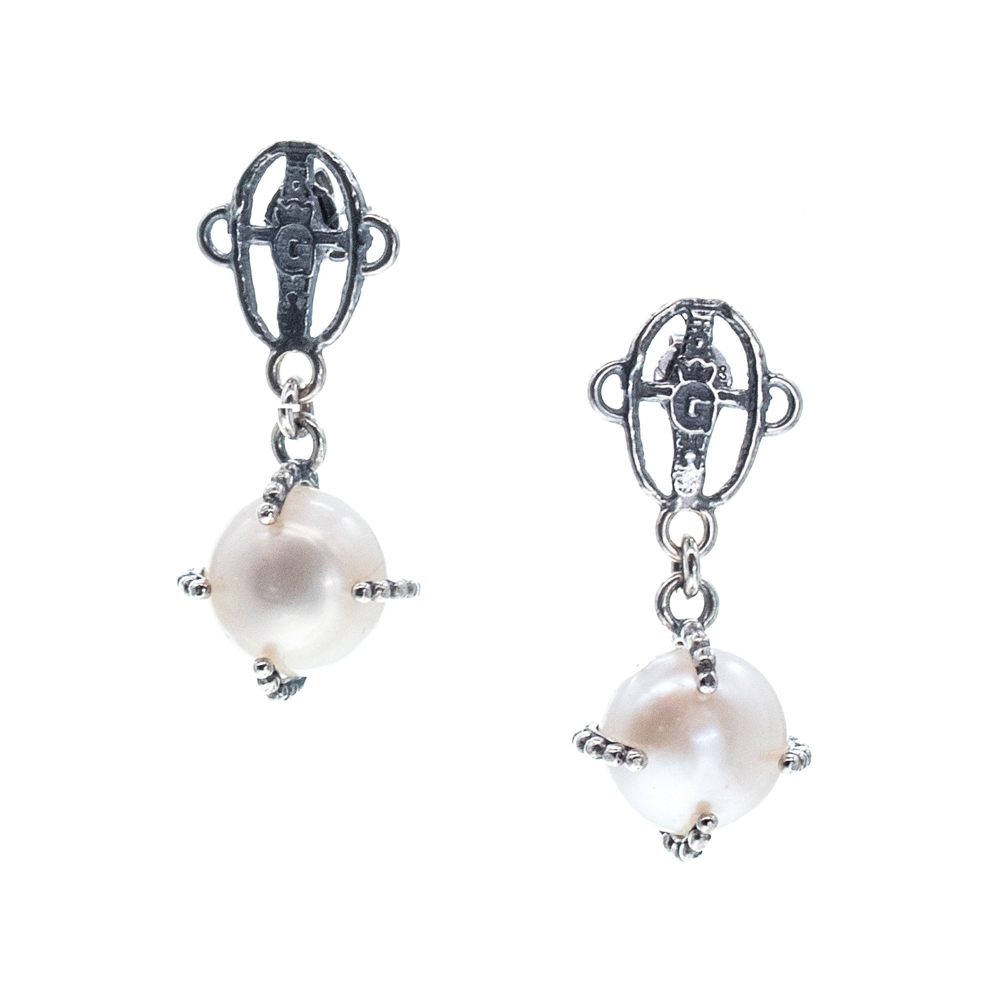 E 26a17A White Pearl Drop Earrings