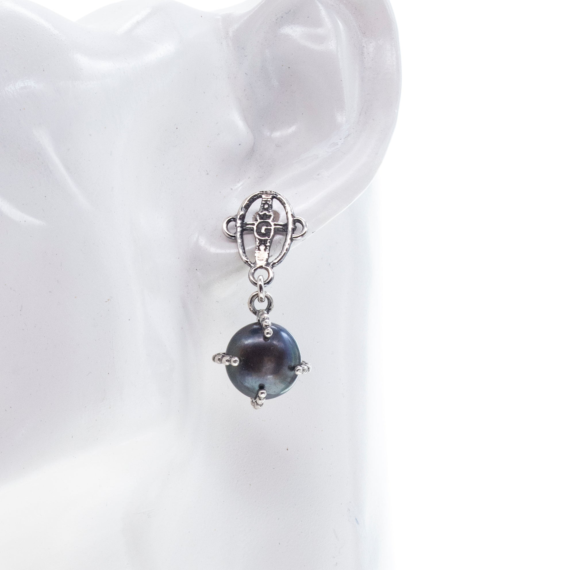 E 26a17B Black Pearl Drop Earrings