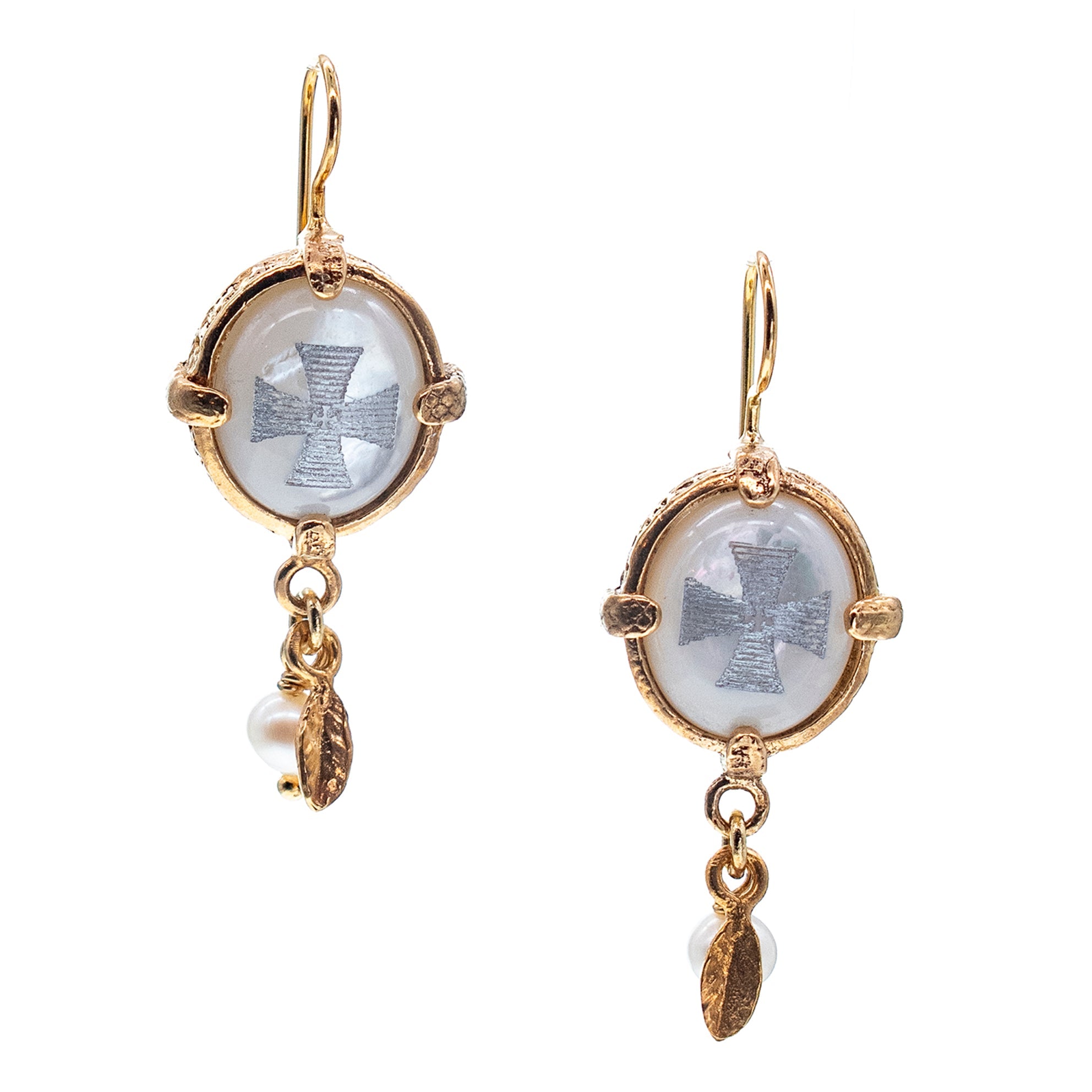 E 26g01 white mother of pearl maltese cross earrings
