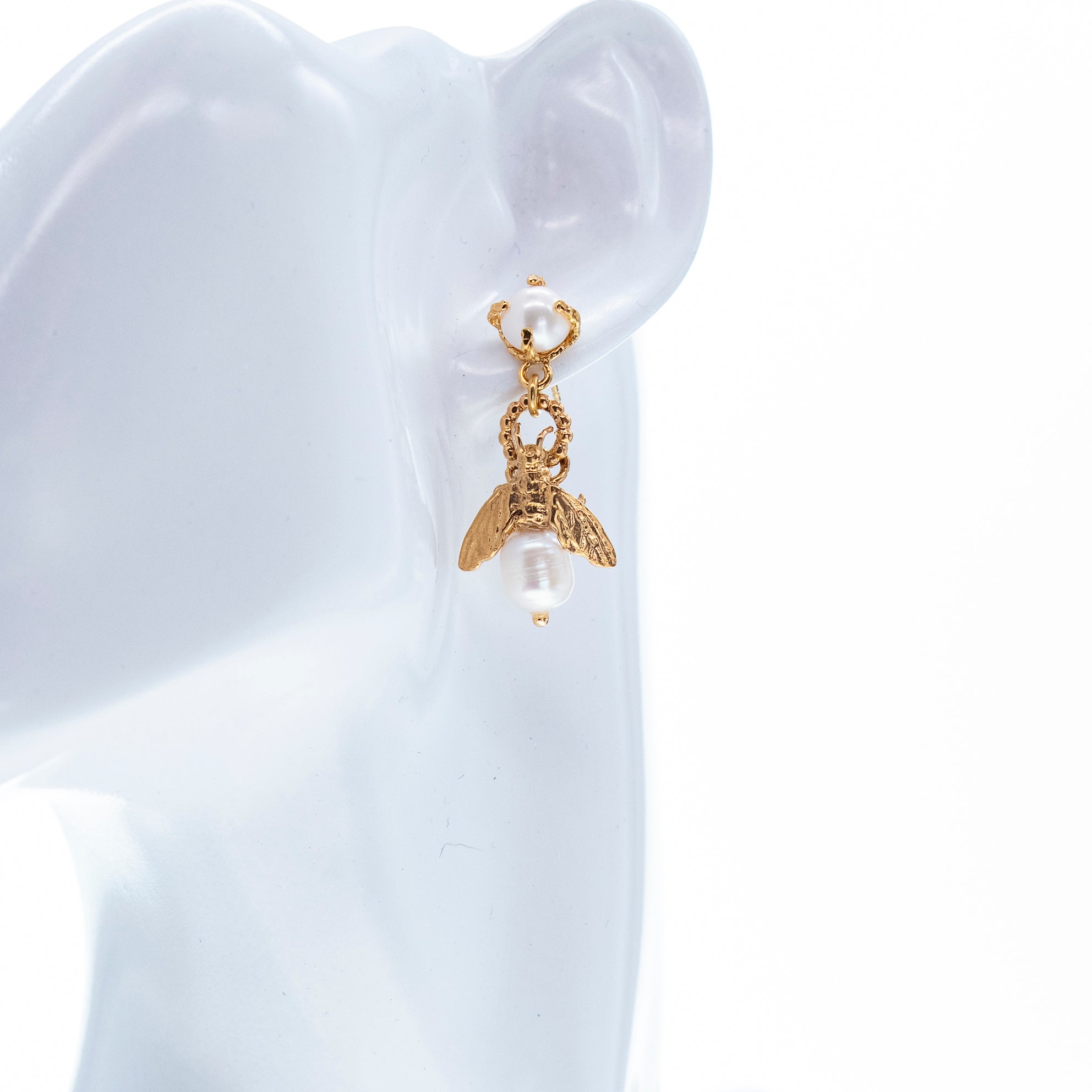 E 26g11 White pearl bee my honey earrings
