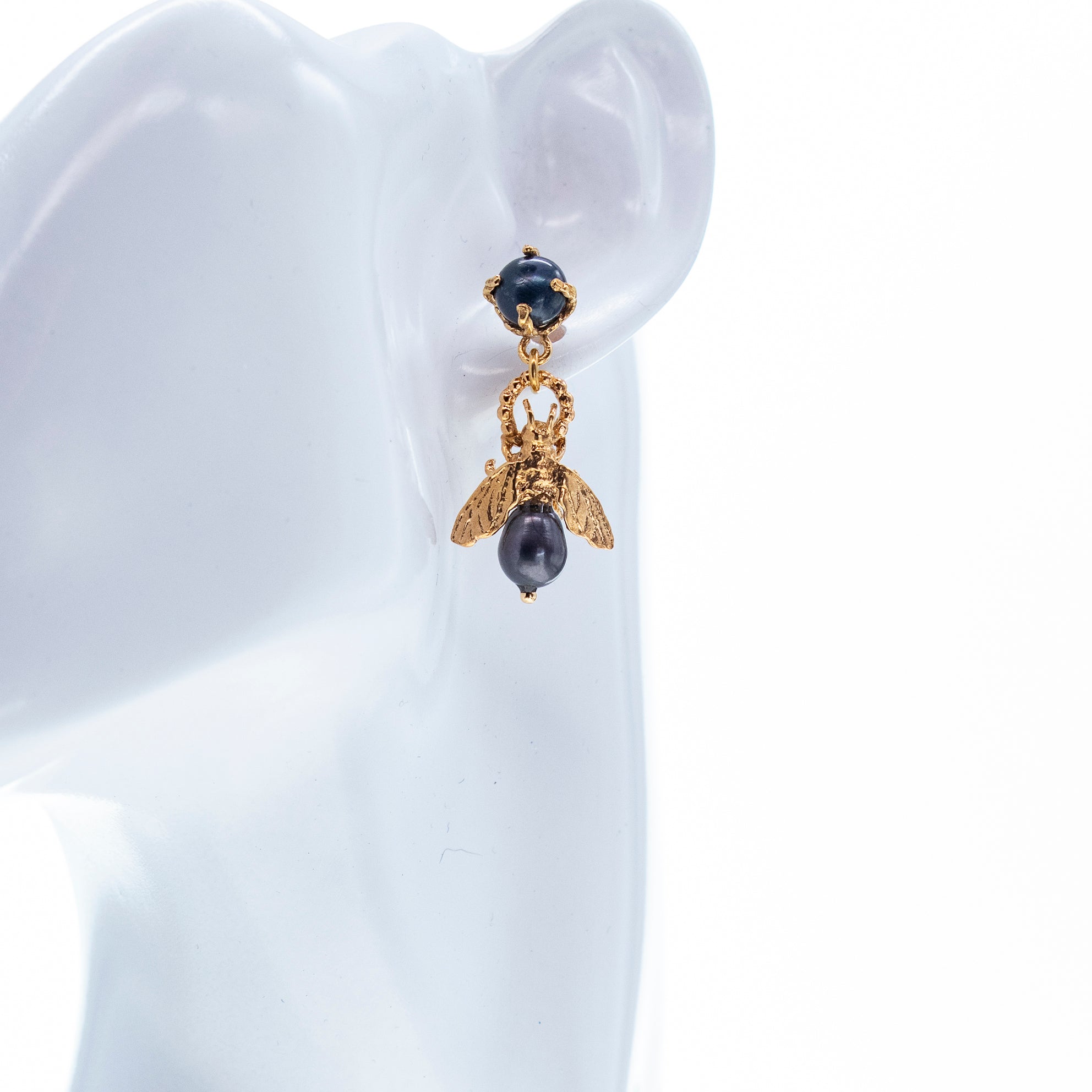 E 26g11 Black pearl bee my honey earrings