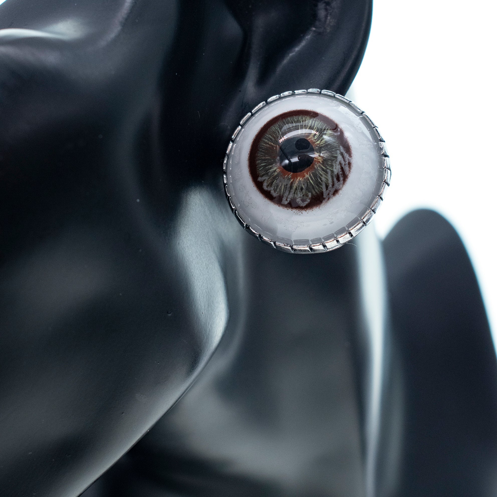 EC 25a10D Eye love you ear clips green eye