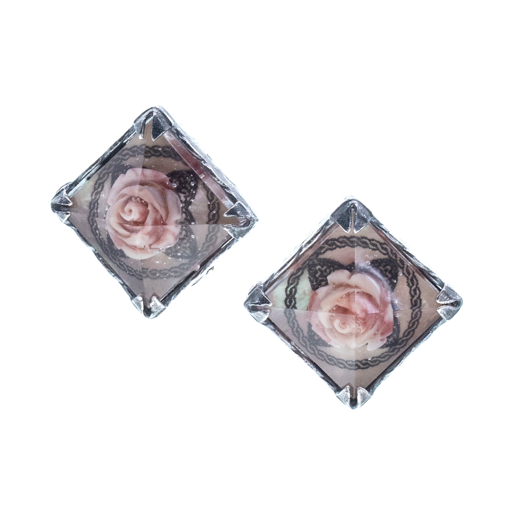 EC 26a30 Pyramid Resin Rose Ear Clips