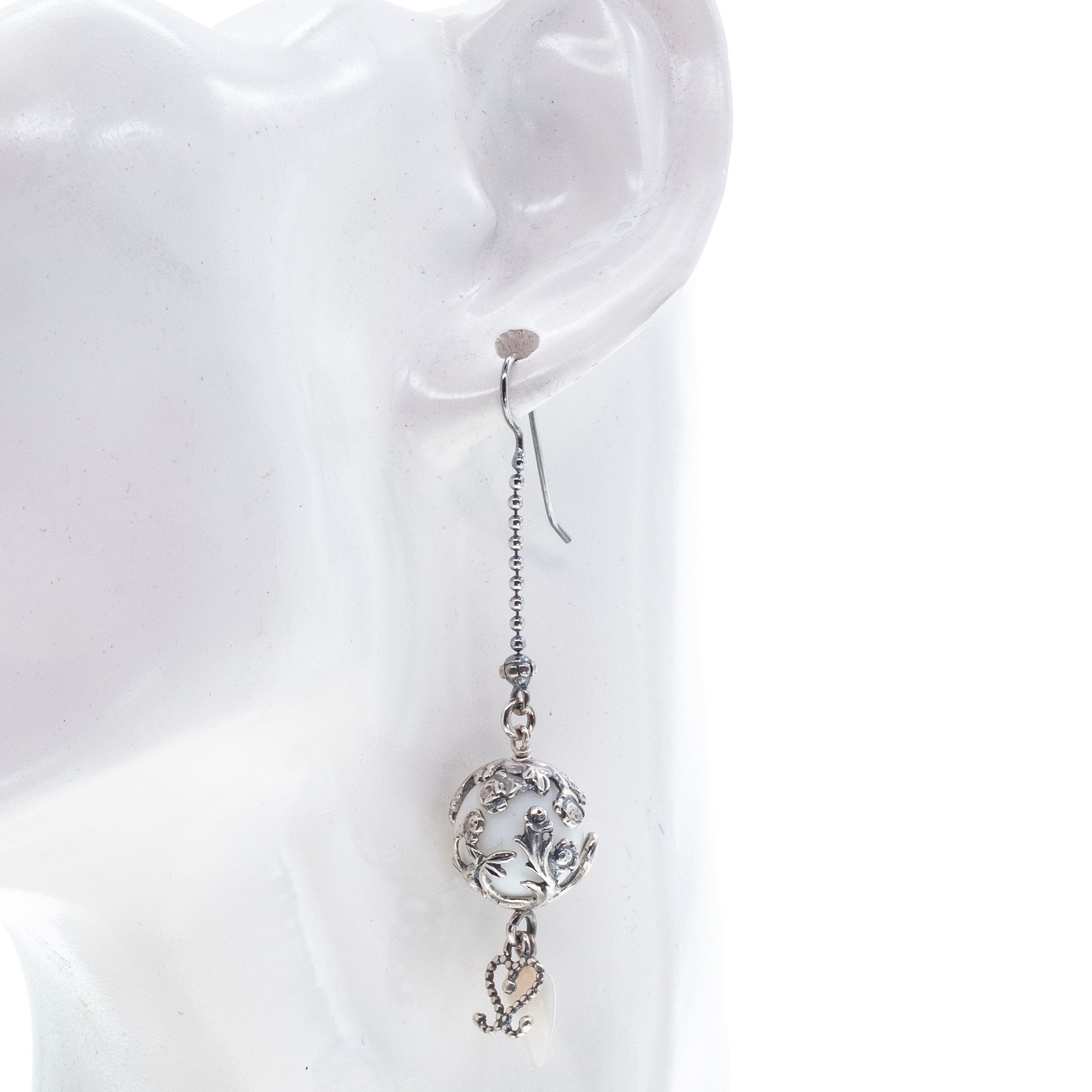 ES 26a40 White Single Earring Porcelain