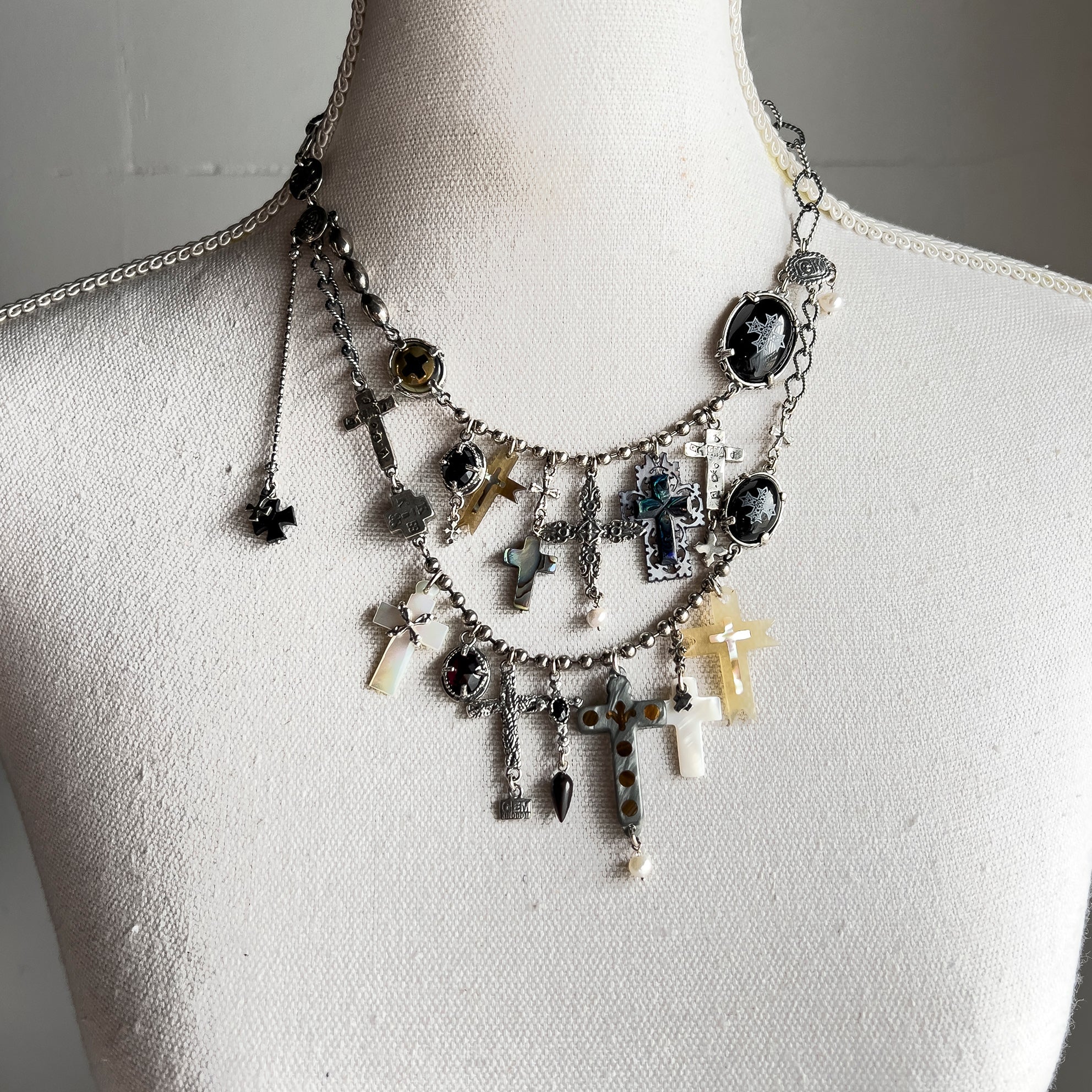 NK 24d03 Sacred Relics Necklace