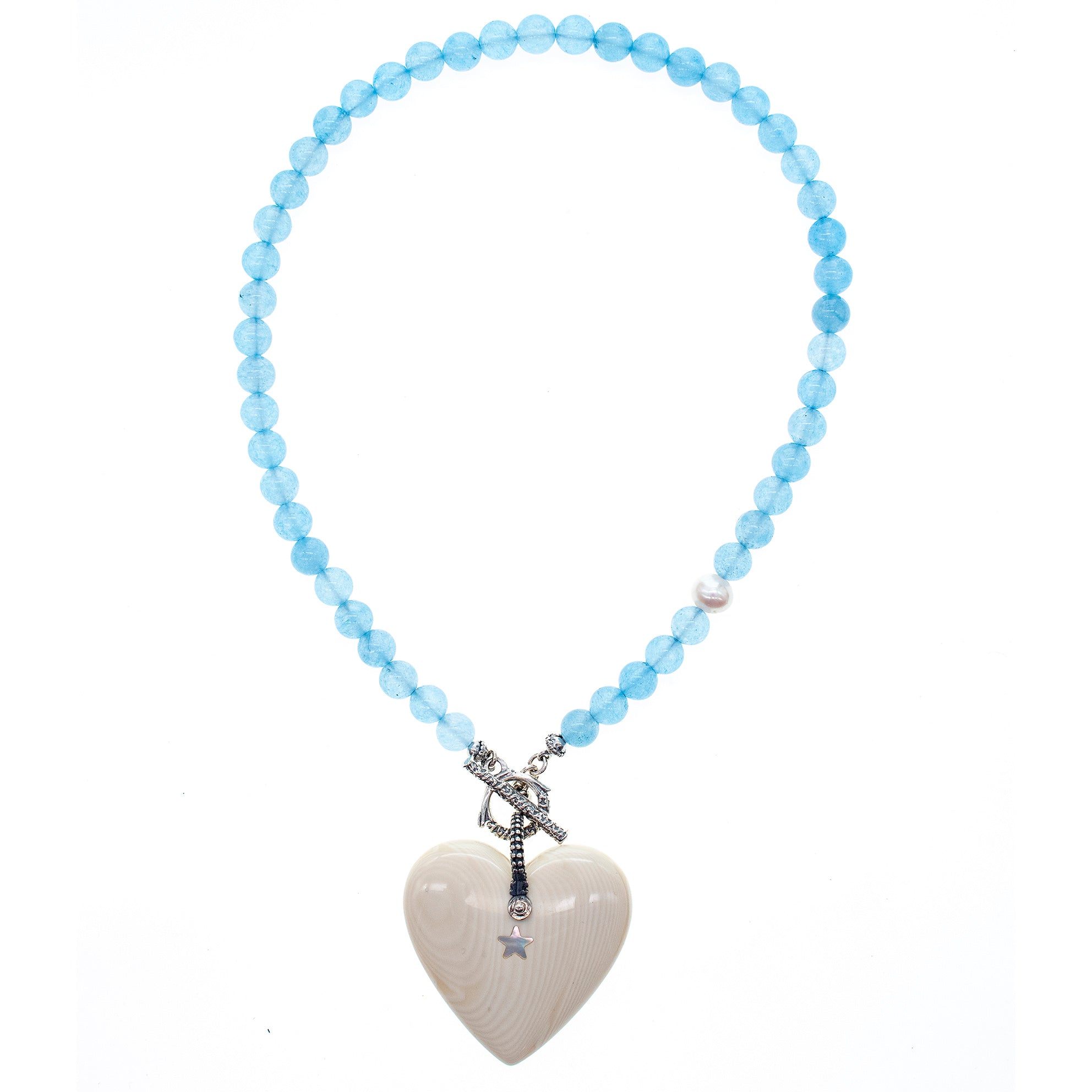 NK 24d06 blue beaded heart necklace