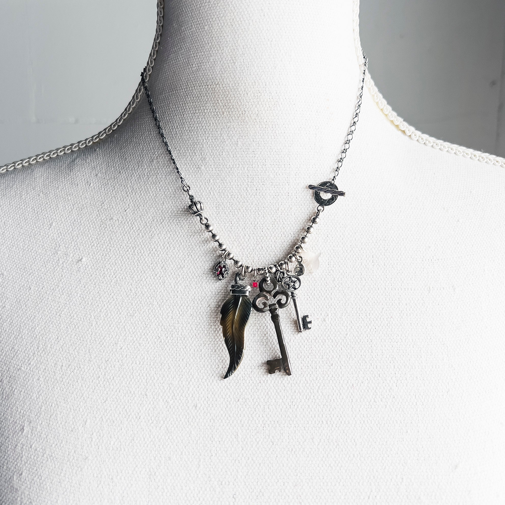 NK 24d08 key charm necklace