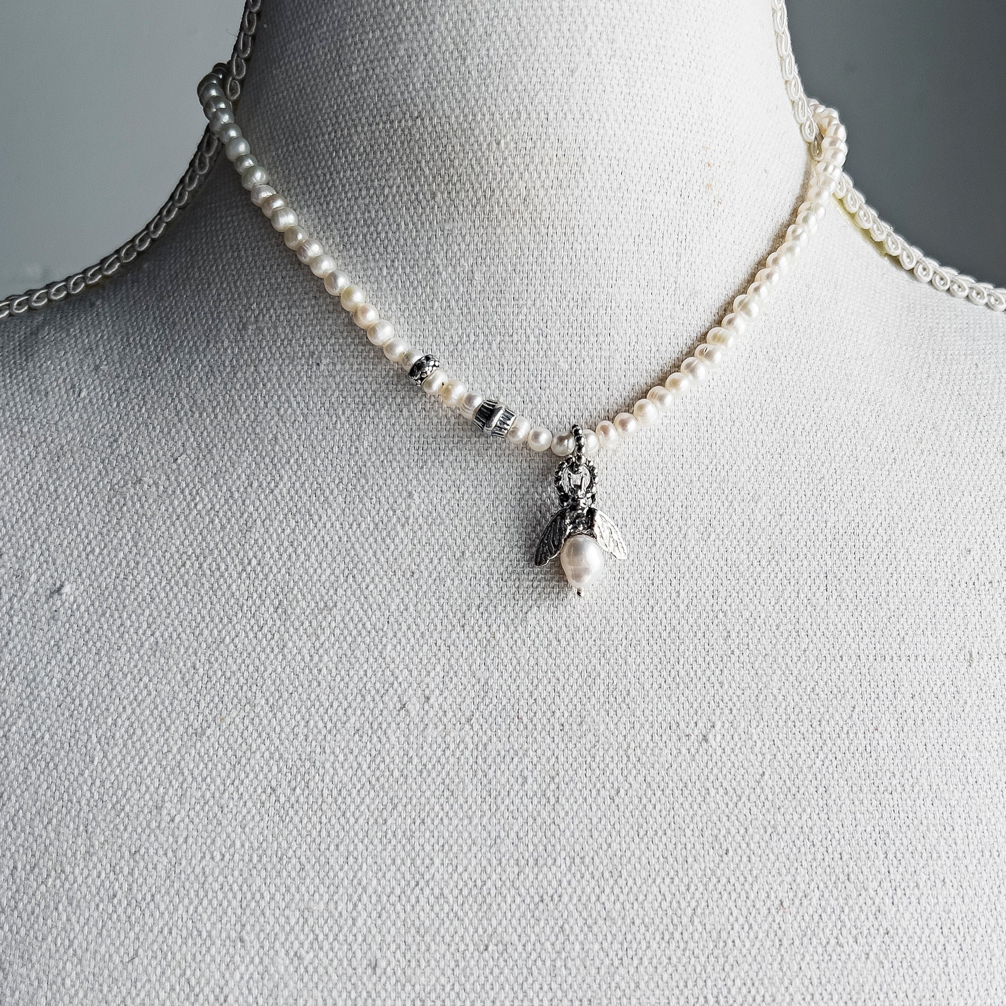 NK 24d12A bee my honey white pearl necklace