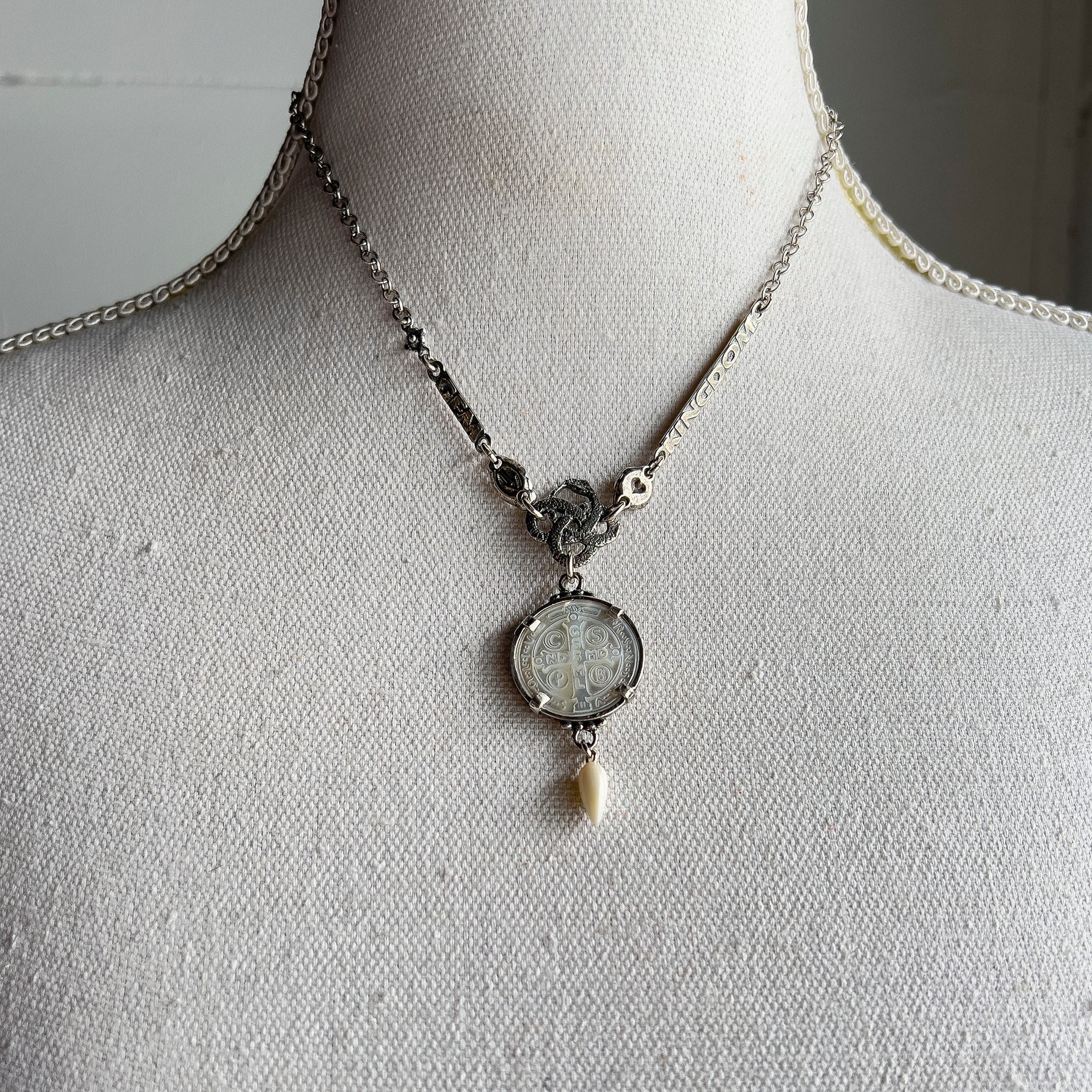 NK 24d28A white saint benedicte medaillion necklace