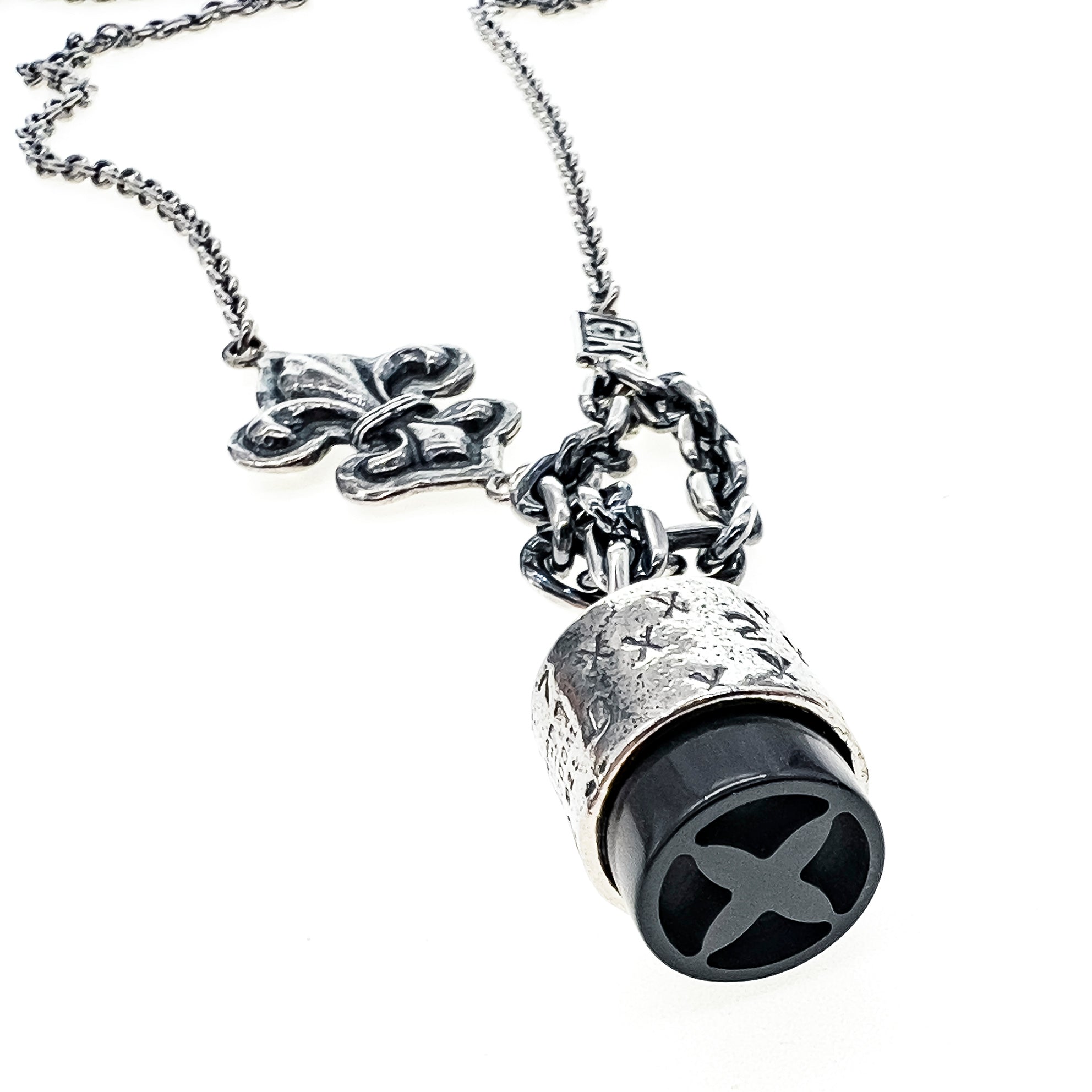 NK 24e08 rebel rebel stamp necklace