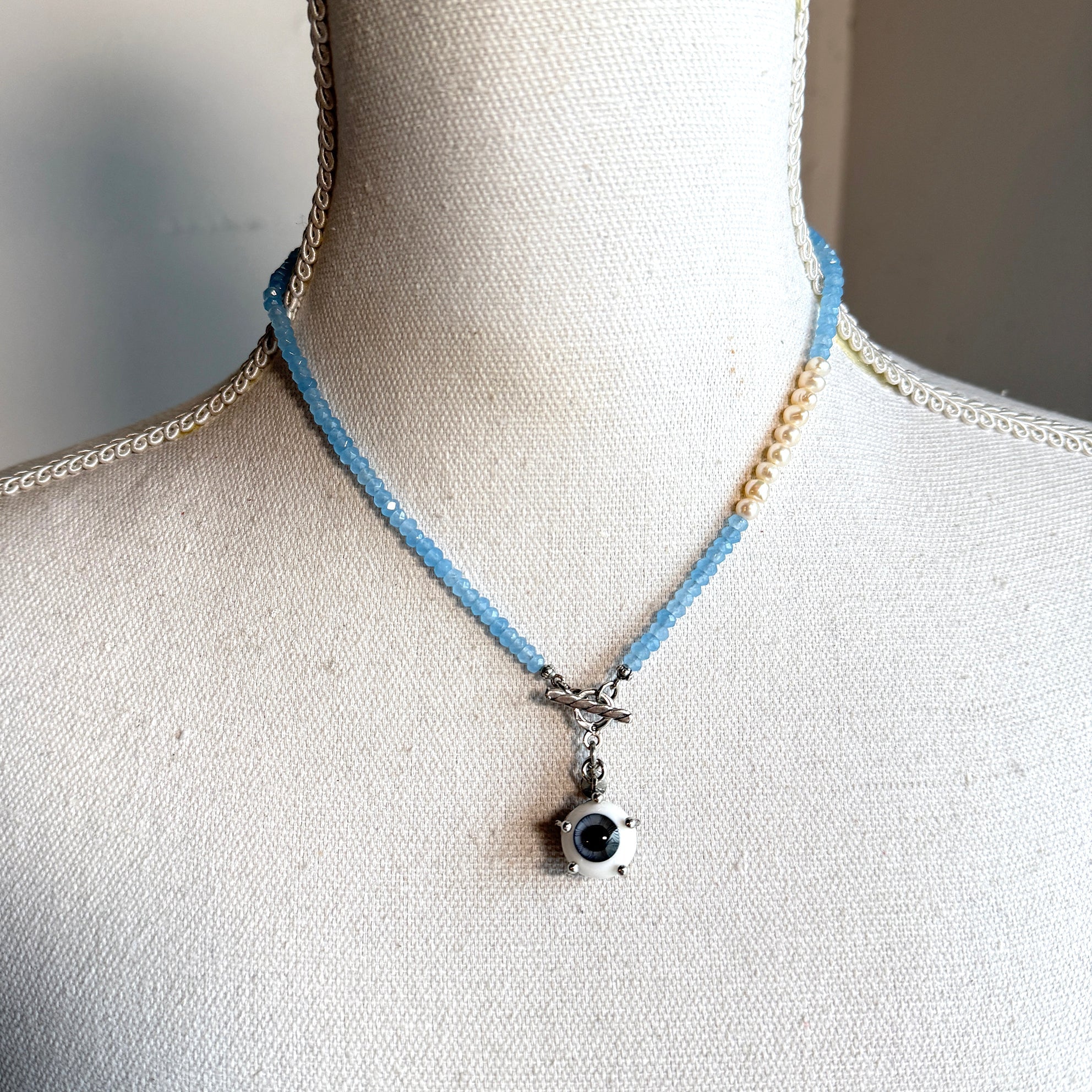 NK 25a04B eye love you Beaded blue necklace