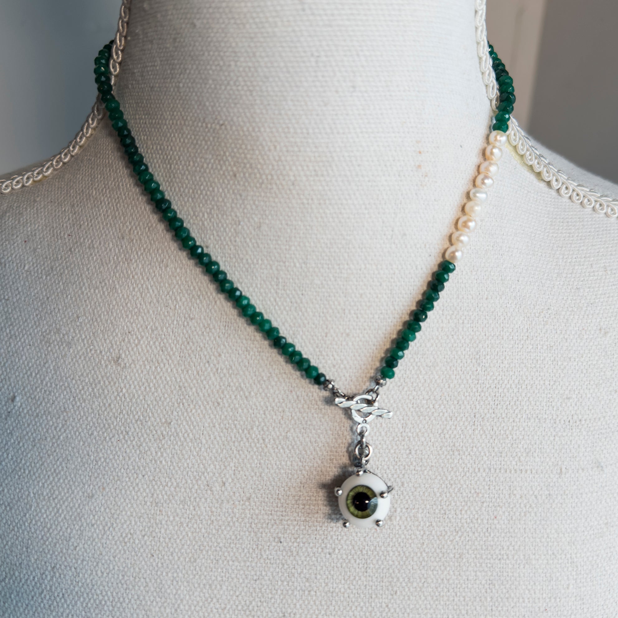 NK 25a04D eye love you Beaded green necklace