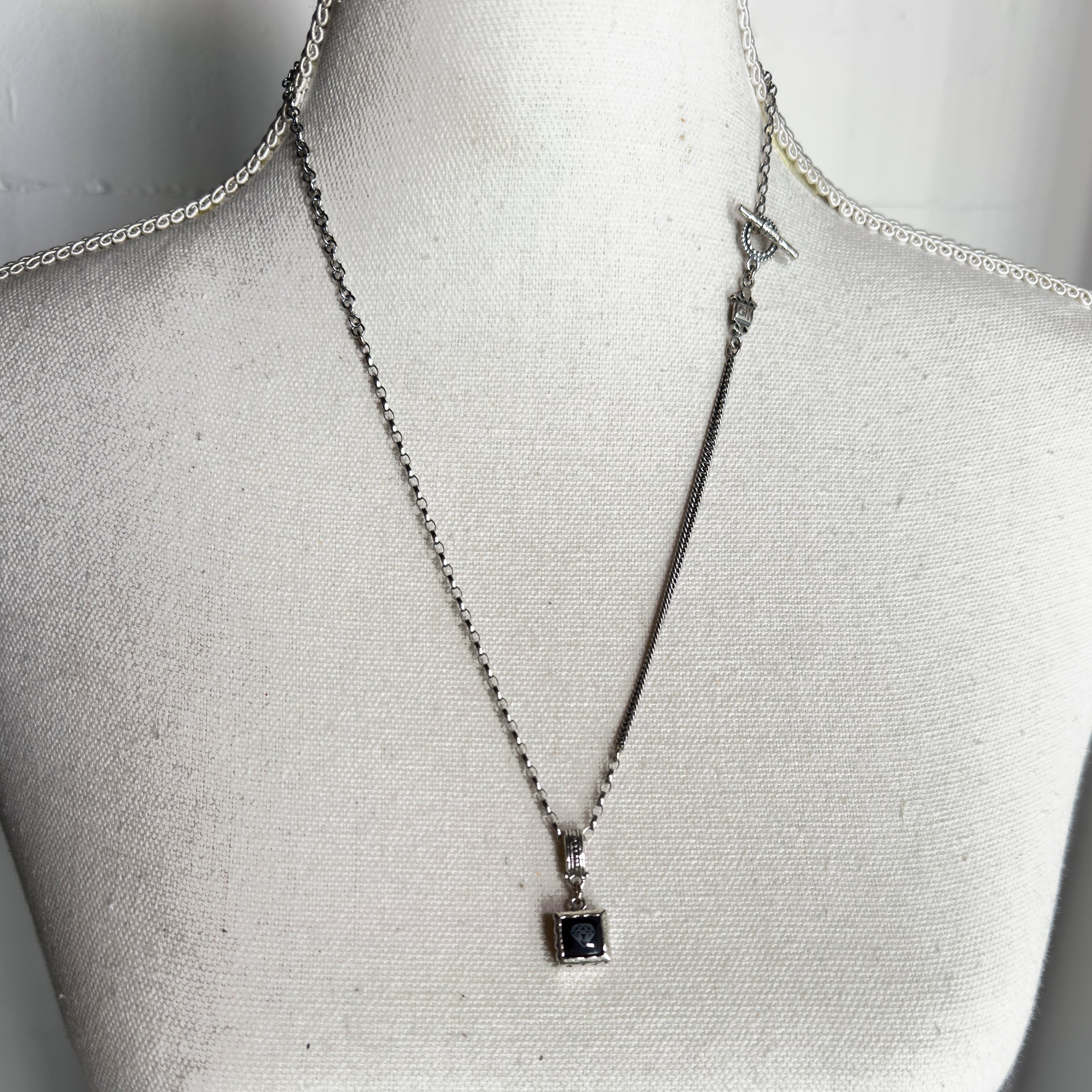 NK 25c06 Diamond Onyx Necklace
