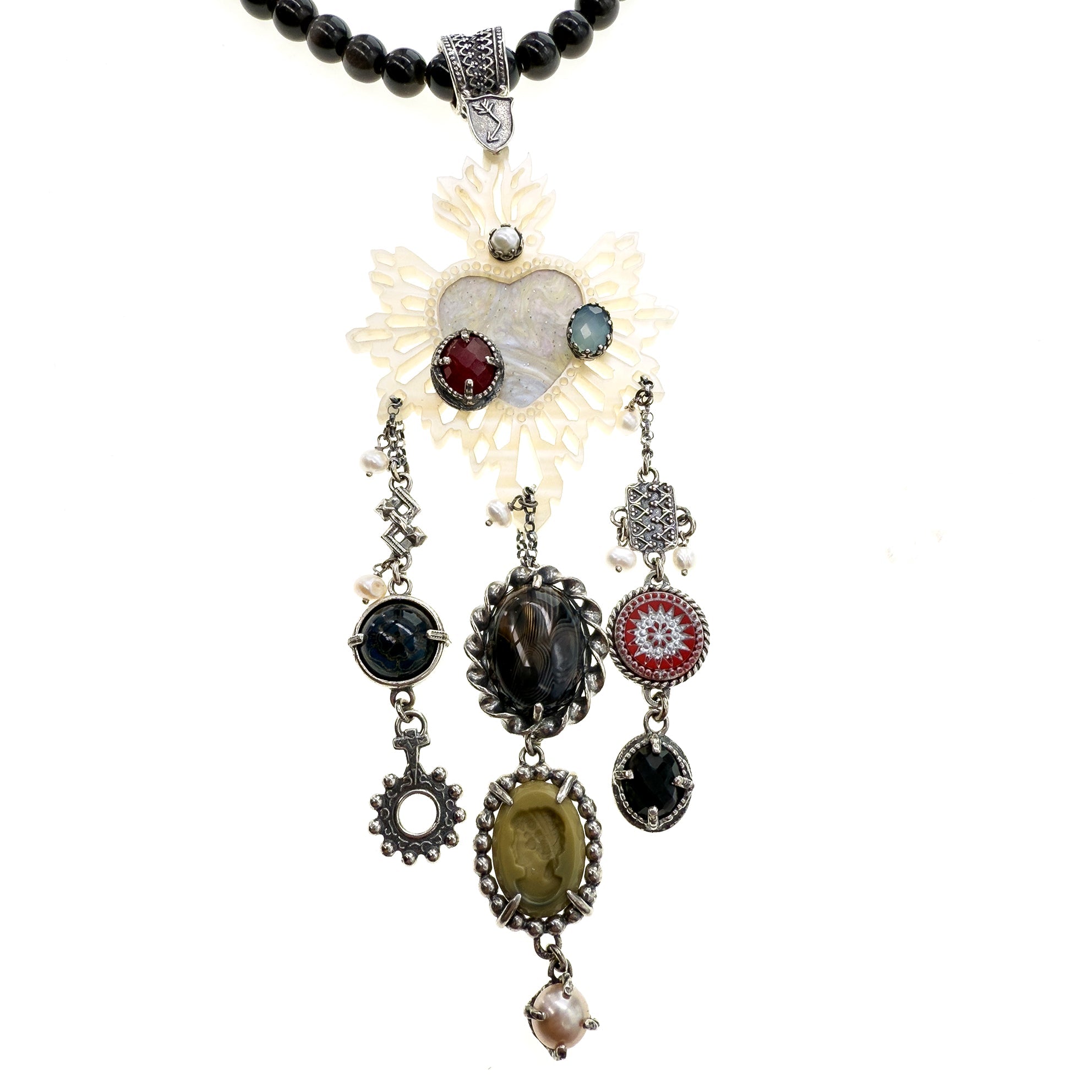 NK 25e01 Sacred Heart Statement Necklace