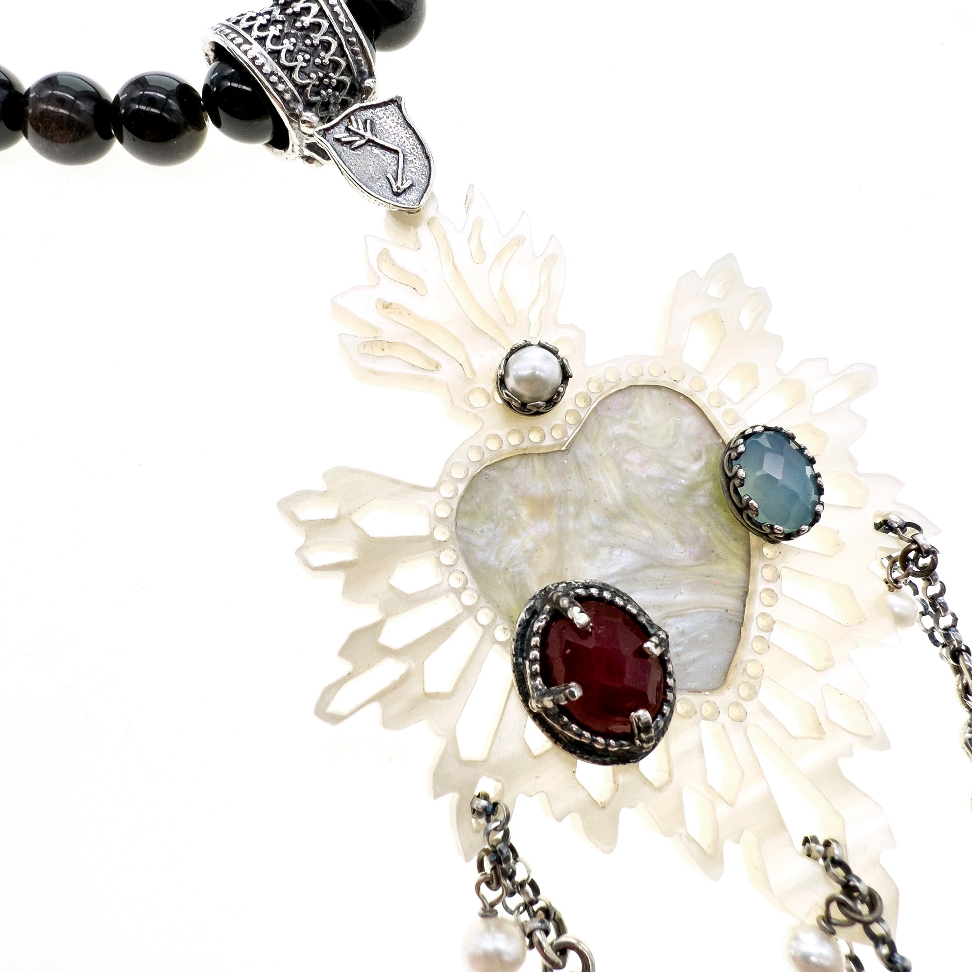 NK 25e01 Sacred Heart Statement Necklace