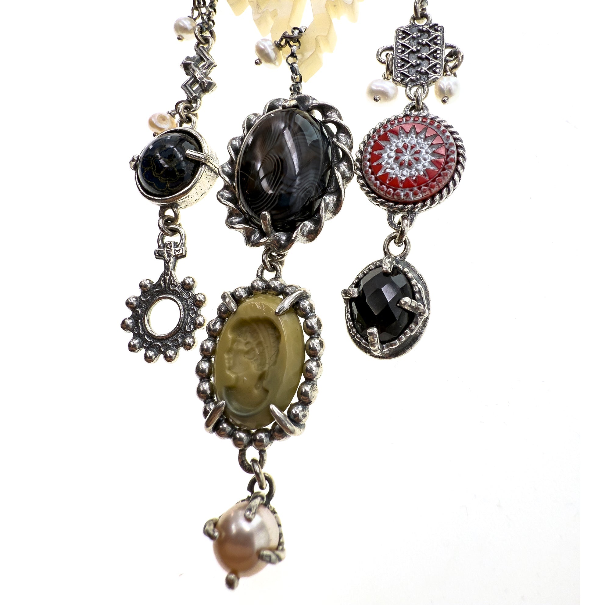 NK 25e01 Sacred Heart Statement Necklace